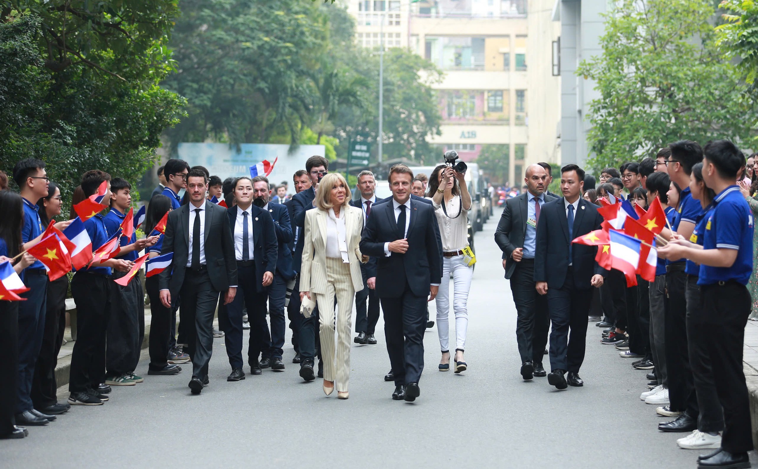 Tổng thống Macron: Ph&aacute;p sẽ tăng gấp đ&ocirc;i số lượng học sinh, sinh vi&ecirc;n trao đổi với Việt Nam - Ảnh 4.