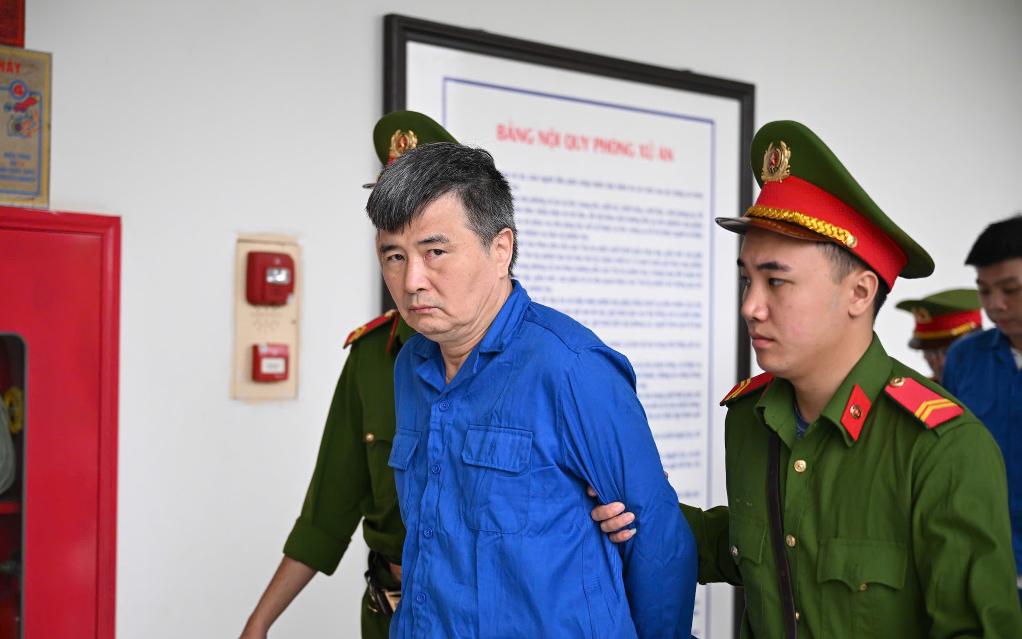 Cựu vụ phó Nguyễn Lộc An khai việc nữ đại gia xòe sổ đỏ "thích quyển nào thì chọn"