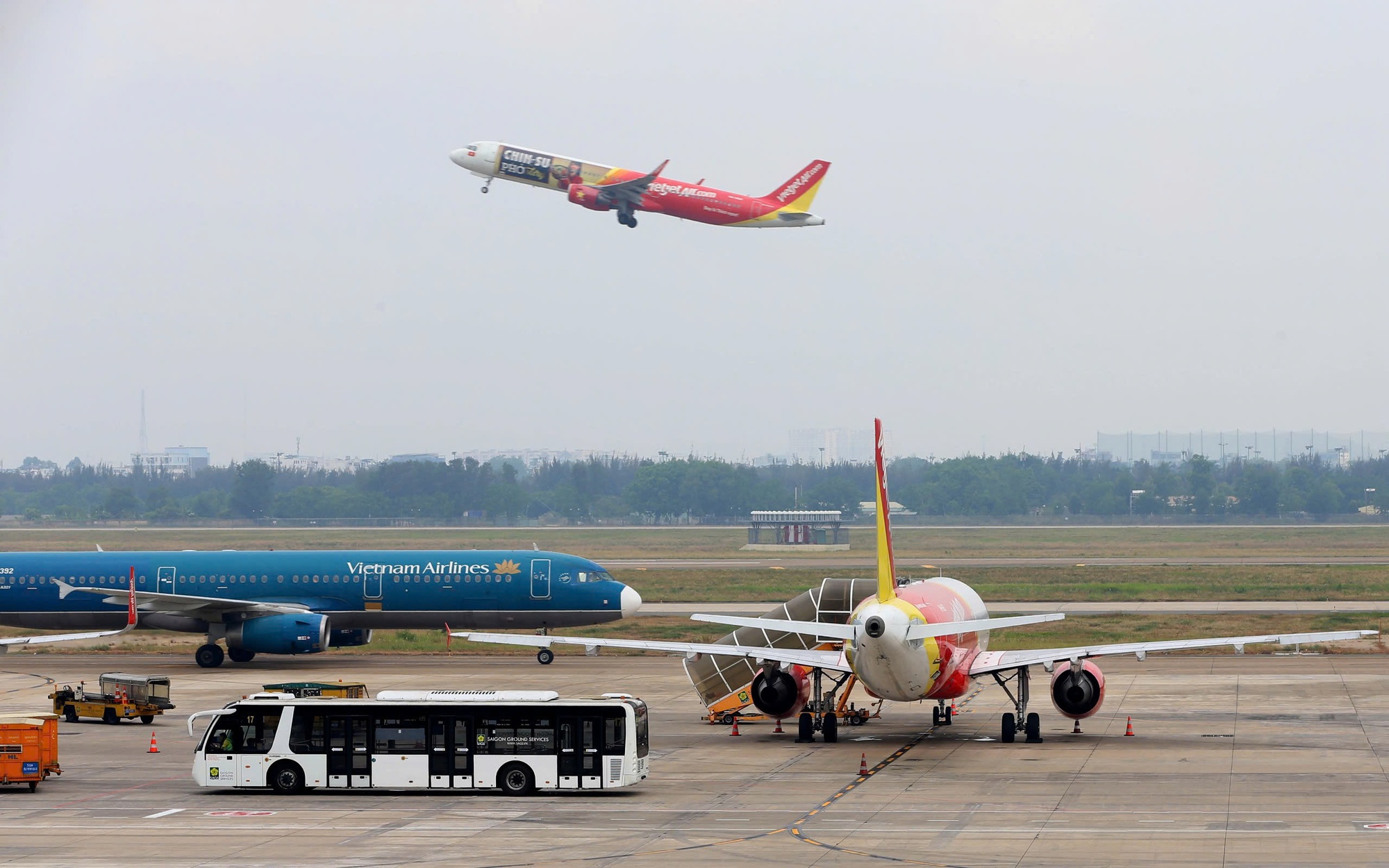 Hàng không sôi động, giá vé có giảm?