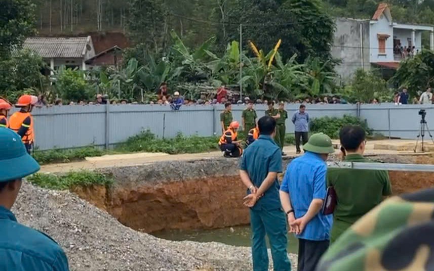 Danh tính người đi xe máy mất tích khi lao xuống “hố tử thần” trên quốc lộ