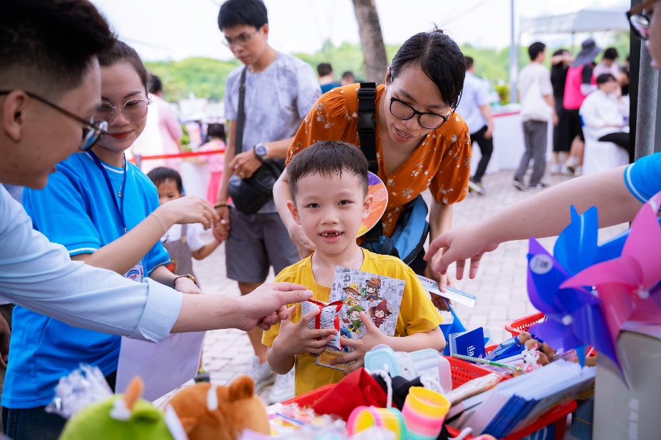 Hơn 10.000 quà tặng tại Ngày hội “Phú Mỹ Hưng hướng về trẻ em”- Ảnh 2.
