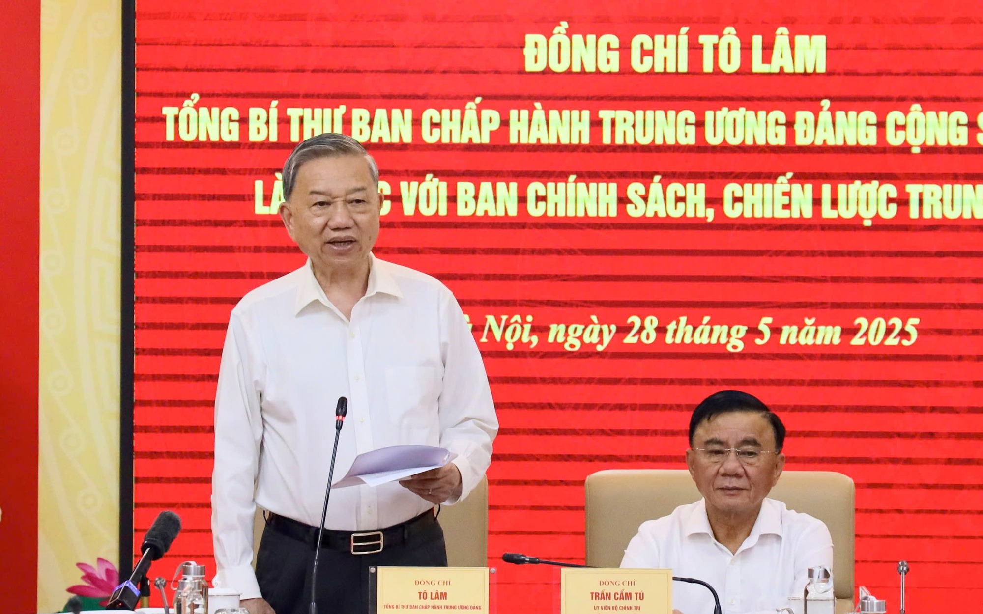 Tổng Bí thư Tô Lâm: Có thể cấp phép cho nhiều doanh nghiệp đủ điều kiện tham gia sản xuất vàng miếng