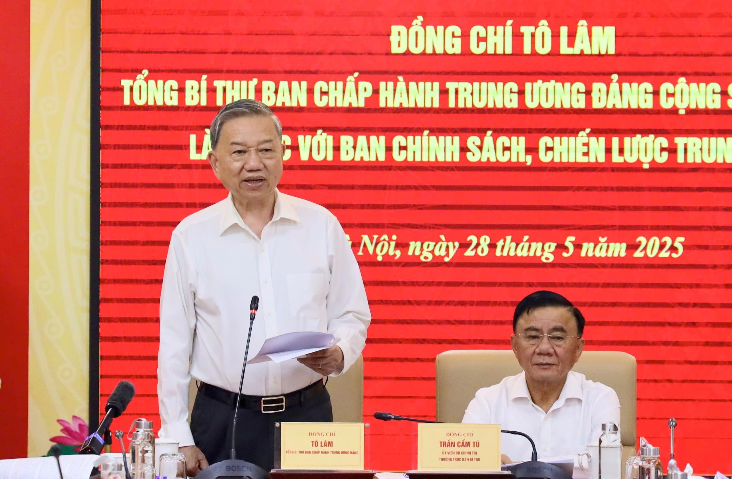 Tổng Bí thư Tô Lâm: Có thể cấp phép cho nhiều doanh nghiệp đủ điều kiện tham gia sản xuất vàng miếng- Ảnh 2.