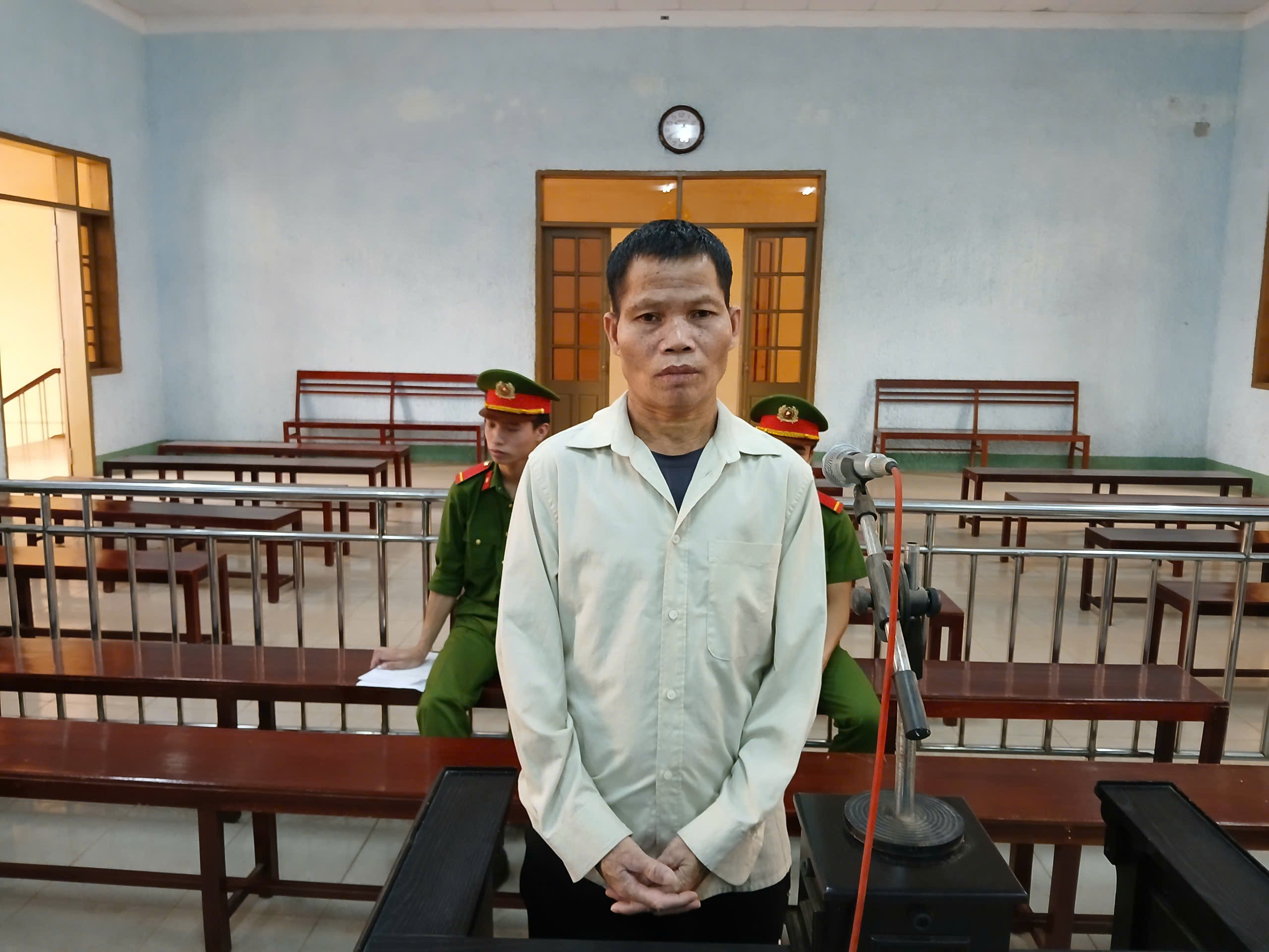 13 năm t&ugrave; cho cha dượng hiếp d&acirc;m con ri&ecirc;ng của vợ hờ- Ảnh 1.