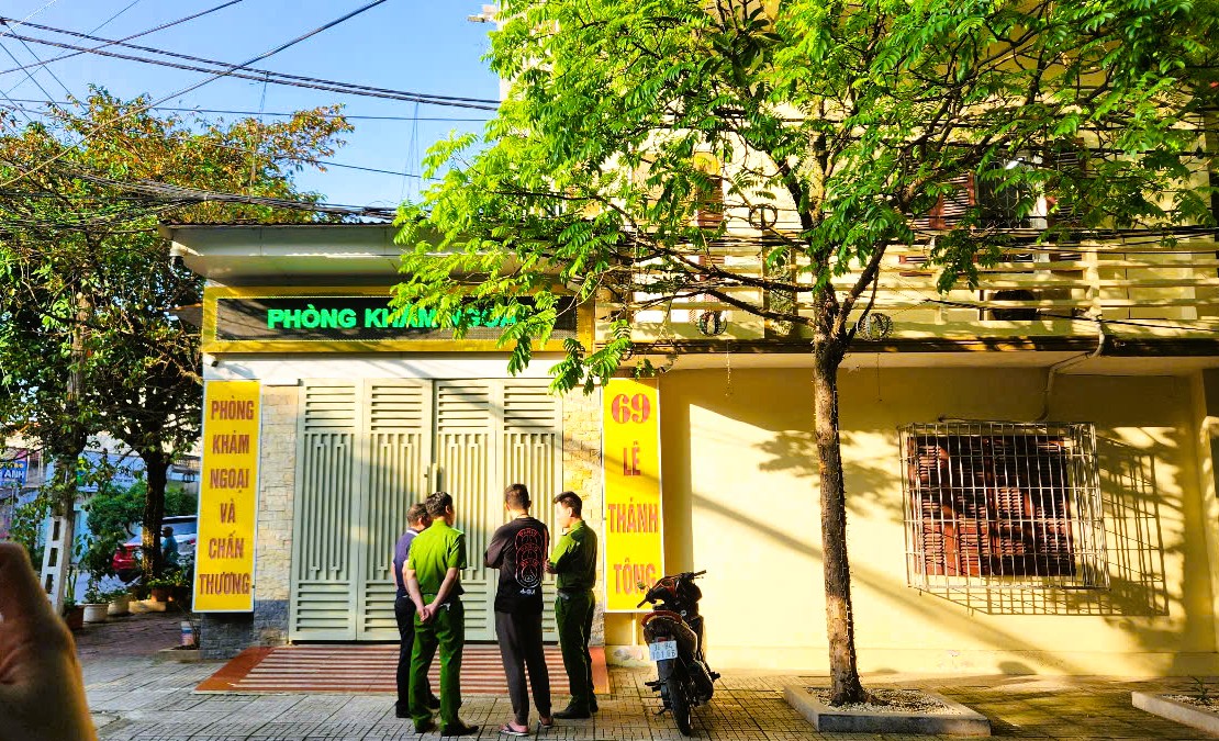 Người phụ nữ tử vong bất thường tại ph&ograve;ng kh&aacute;m tư- Ảnh 1.