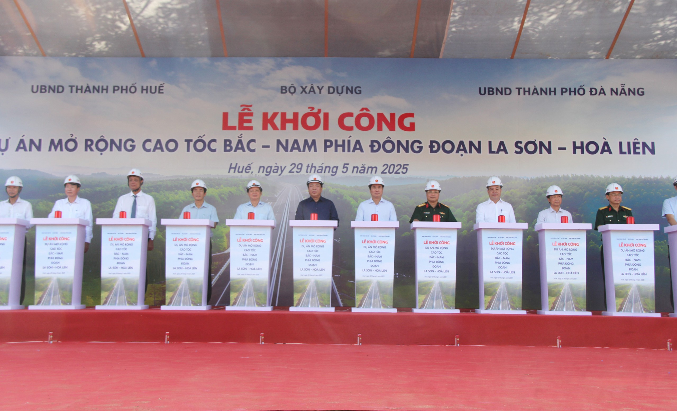 Khởi c&ocirc;ng dự &aacute;n mở rộng cao tốc La Sơn &ndash; H&ograve;a Li&ecirc;n, tổng vốn đầu tư hơn 3.000 tỉ đồng- Ảnh 2.