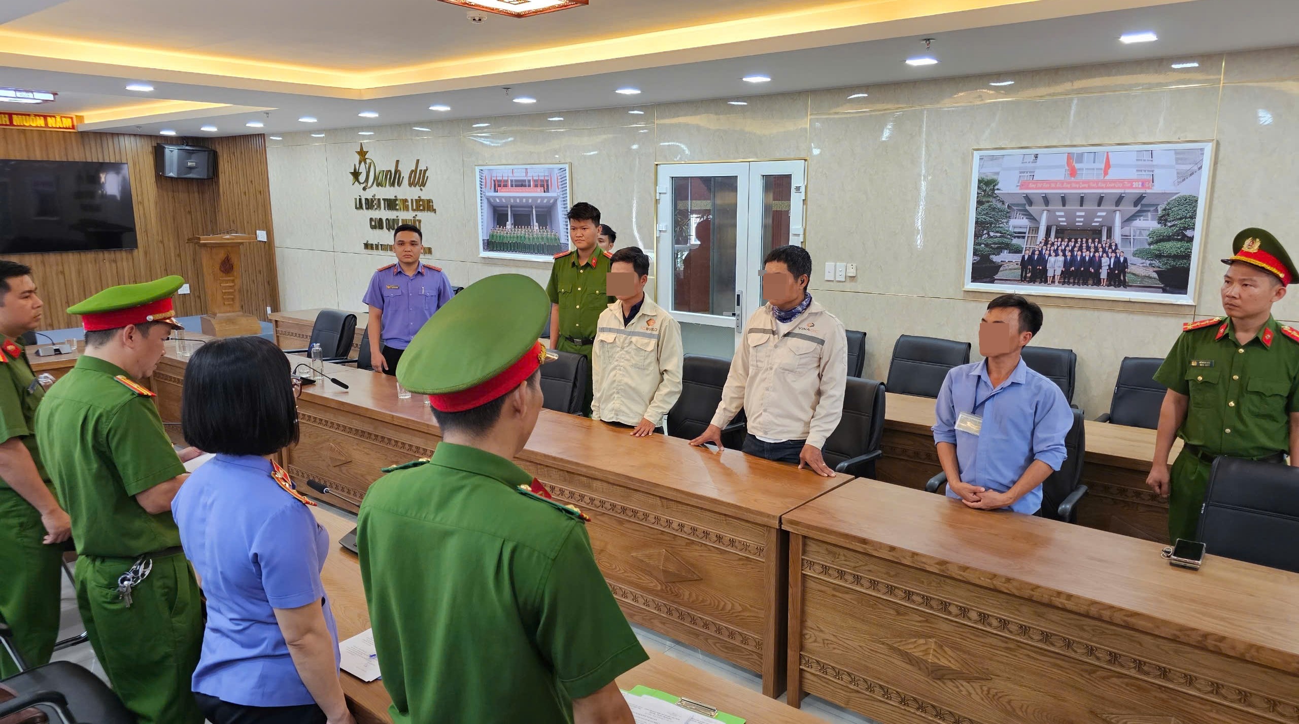 Chỉ huy trưởng công trình chỉ đạo dùng 162 tấn chất thải để san nền dự án- Ảnh 1.