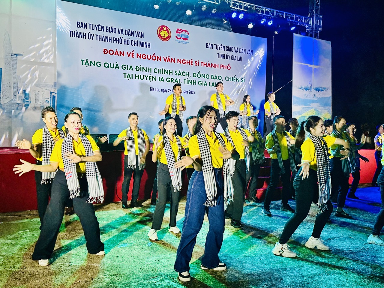 H&agrave;nh tr&igrave;nh về nguồn thấm đẫm nghĩa t&igrave;nh tại huyện Ia Grai, Gia Lai- Ảnh 6.