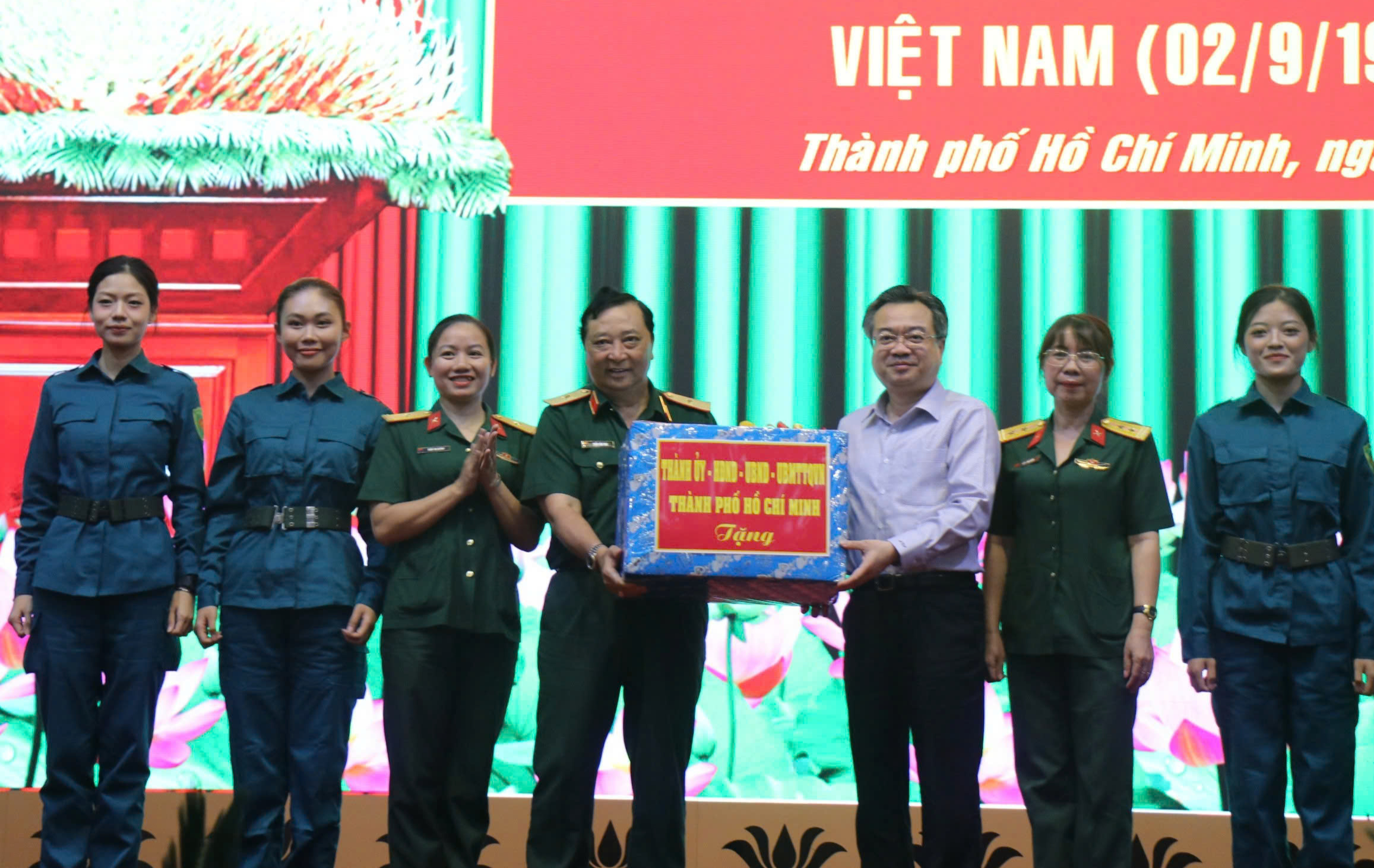 Xứng đ&aacute;ng l&agrave; thế hệ kế thừa truyền thống của nữ du k&iacute;ch miền Nam năm xưa - Ảnh 1.