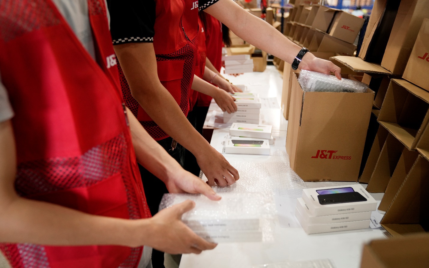 J&T Express là đối tác vận chuyển cho Samsung Việt Nam