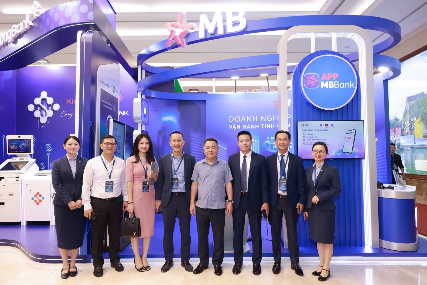 Biz MBBank - T&agrave;i ch&iacute;nh doanh nghiệp to&agrave;n diện MB mang đến sự kiện Ng&agrave;y chuyển đổi số 2025- Ảnh 3.