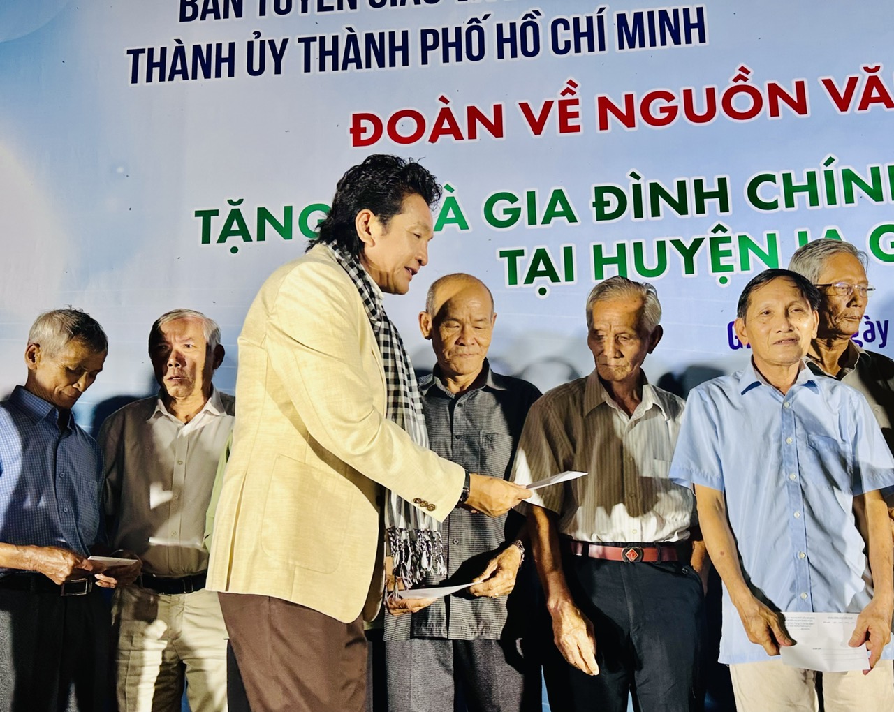 H&agrave;nh tr&igrave;nh về nguồn thấm đẫm nghĩa t&igrave;nh tại huyện Ia Grai, Gia Lai- Ảnh 3.