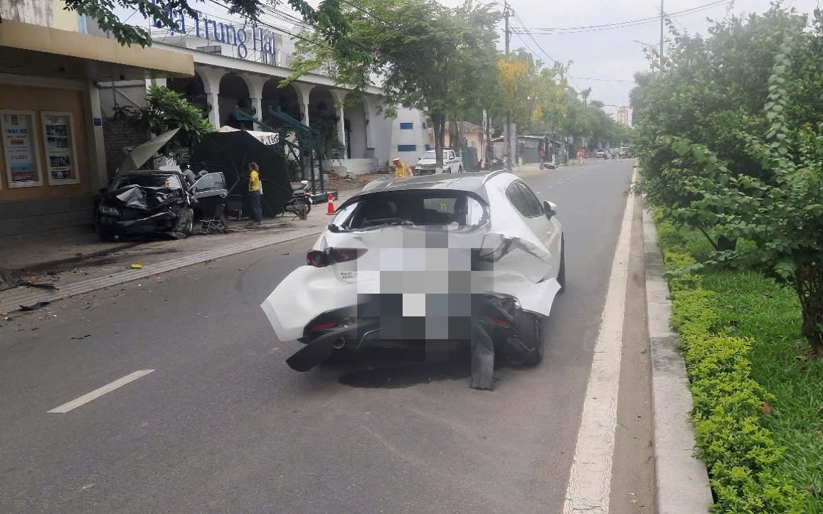 Ô tô gây tai nạn liên hoàn giữa TP Quảng Ngãi