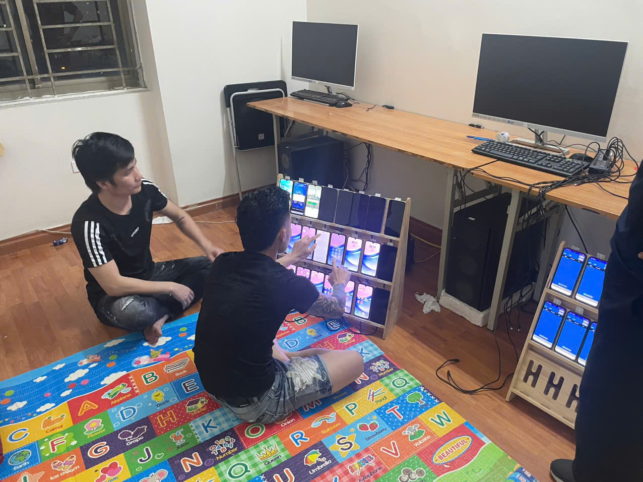 Đường dây đánh bạc 1.000 tỉ đồng, dùng AI để "qua mặt" sinh trắc học ngân hàng- Ảnh 1.