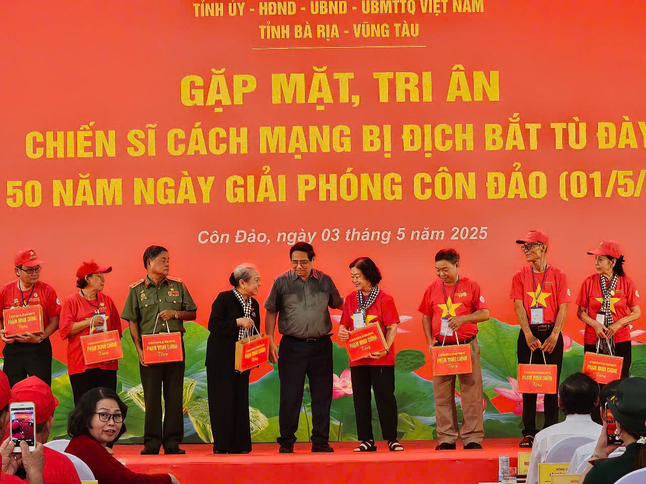 Thủ tướng Phạm Minh Chính gặp mặt, tri ân chiến sĩ cách mạng bị địch bắt tù đày tại Côn Đảo- Ảnh 2.