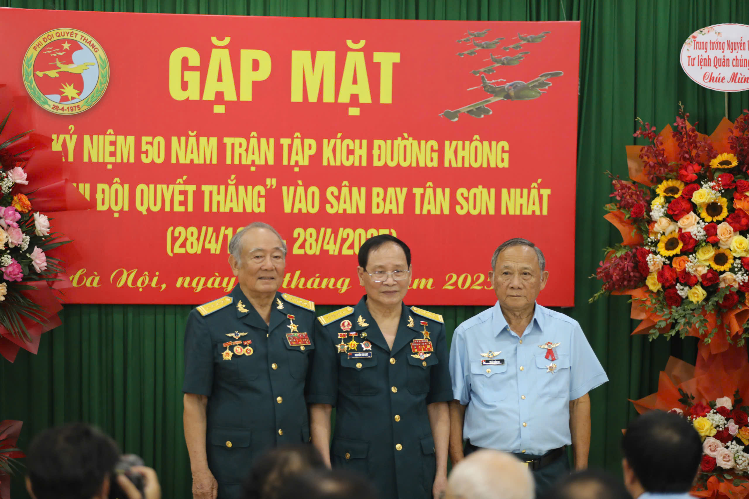 Cất c&aacute;nh v&igrave; Tổ quốc- Ảnh 2.