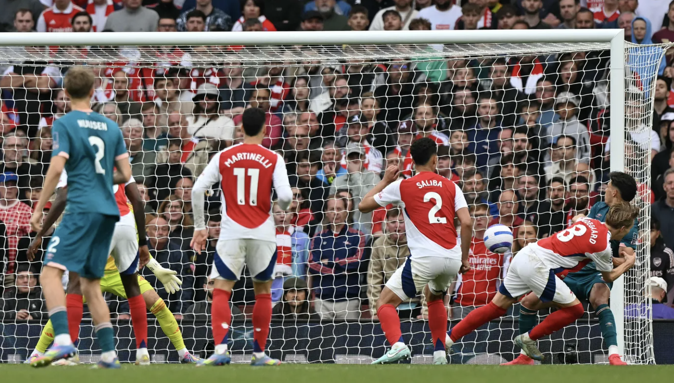 Arsenal thua sốc Bournemouth, lo mất ng&ocirc;i nh&igrave; Ngoại hạng- Ảnh 5.