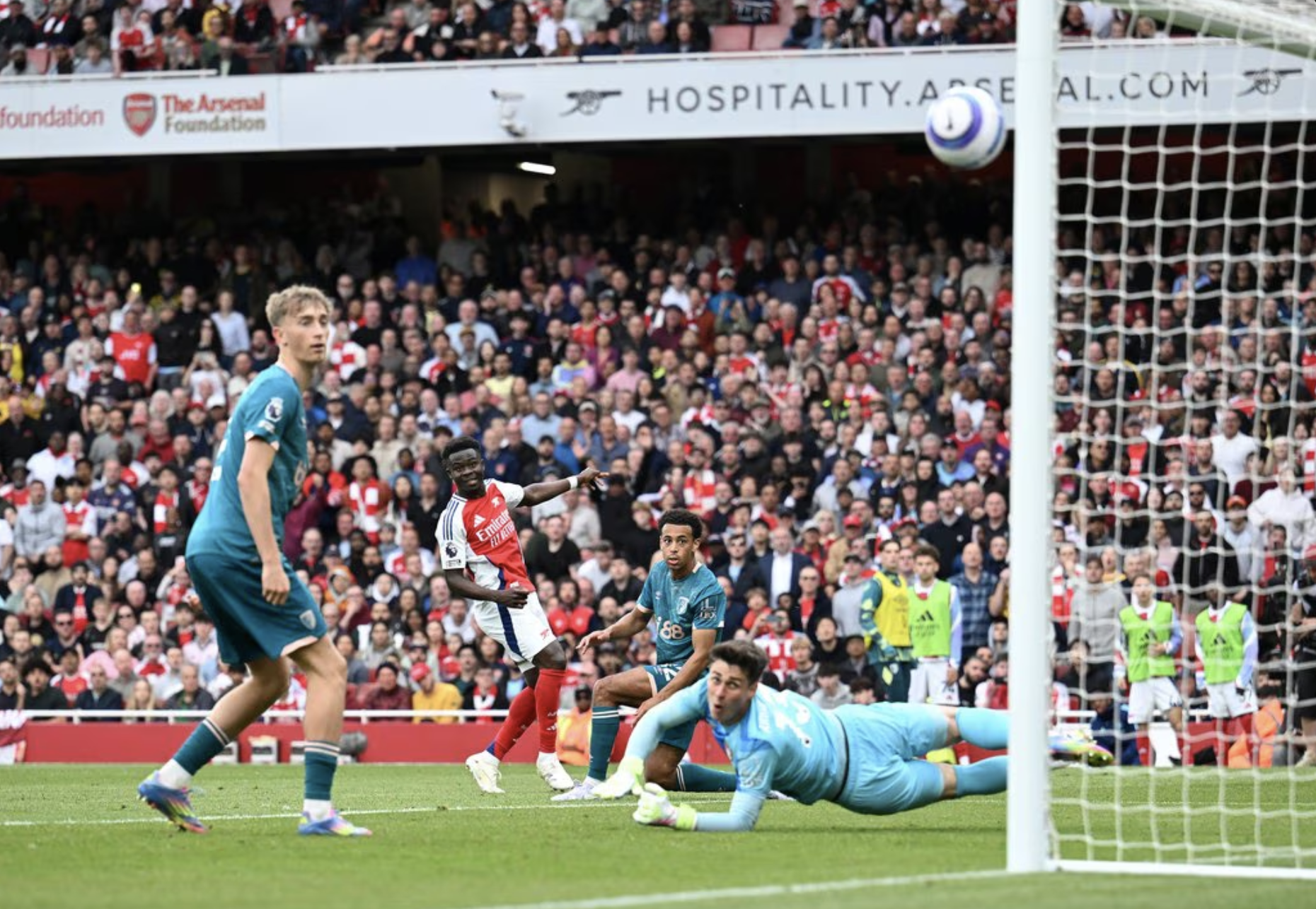 Arsenal thua sốc Bournemouth, lo mất ng&ocirc;i nh&igrave; Ngoại hạng- Ảnh 1.