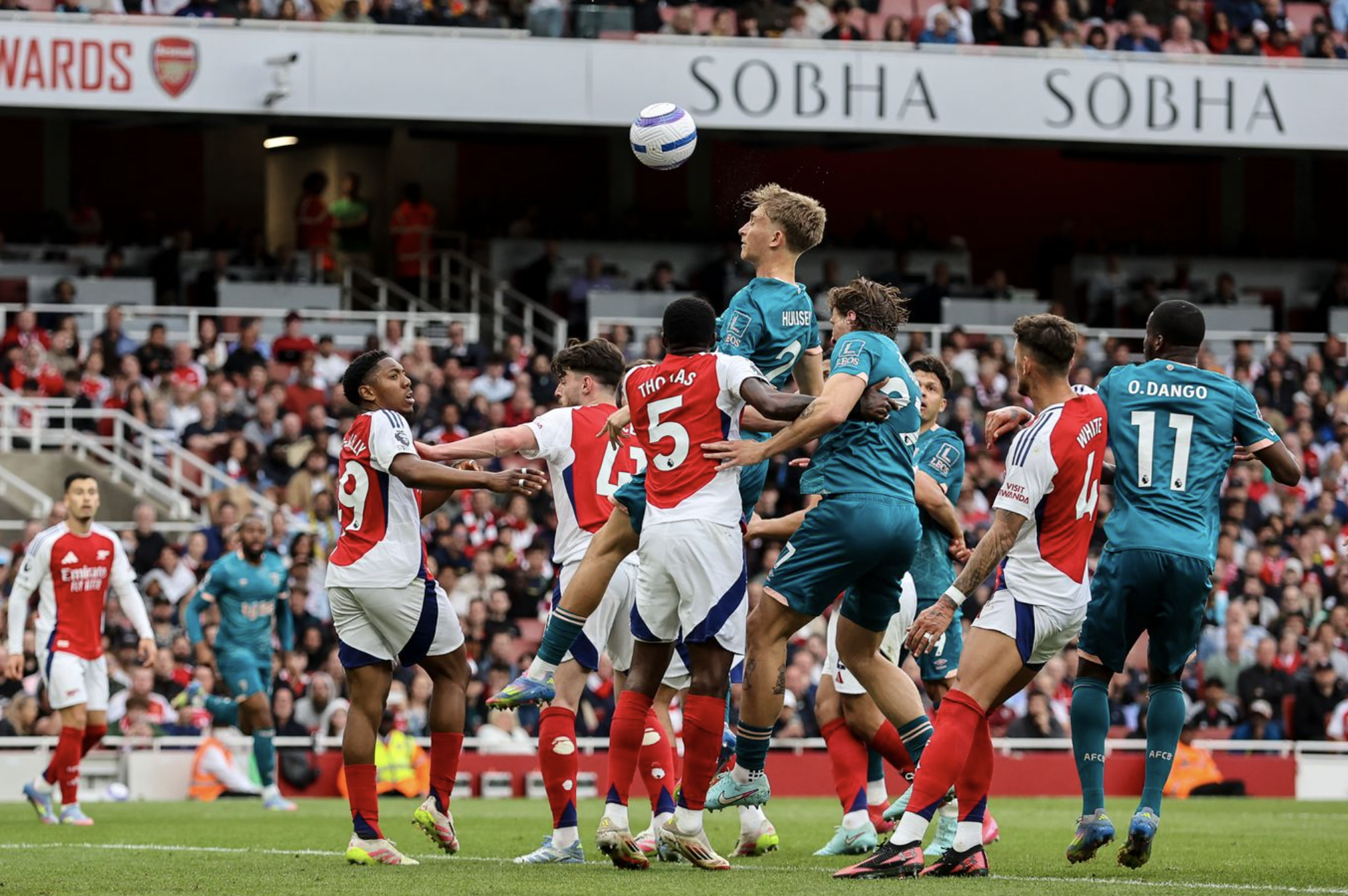 Arsenal thua sốc Bournemouth, lo mất ng&ocirc;i nh&igrave; Ngoại hạng- Ảnh 4.