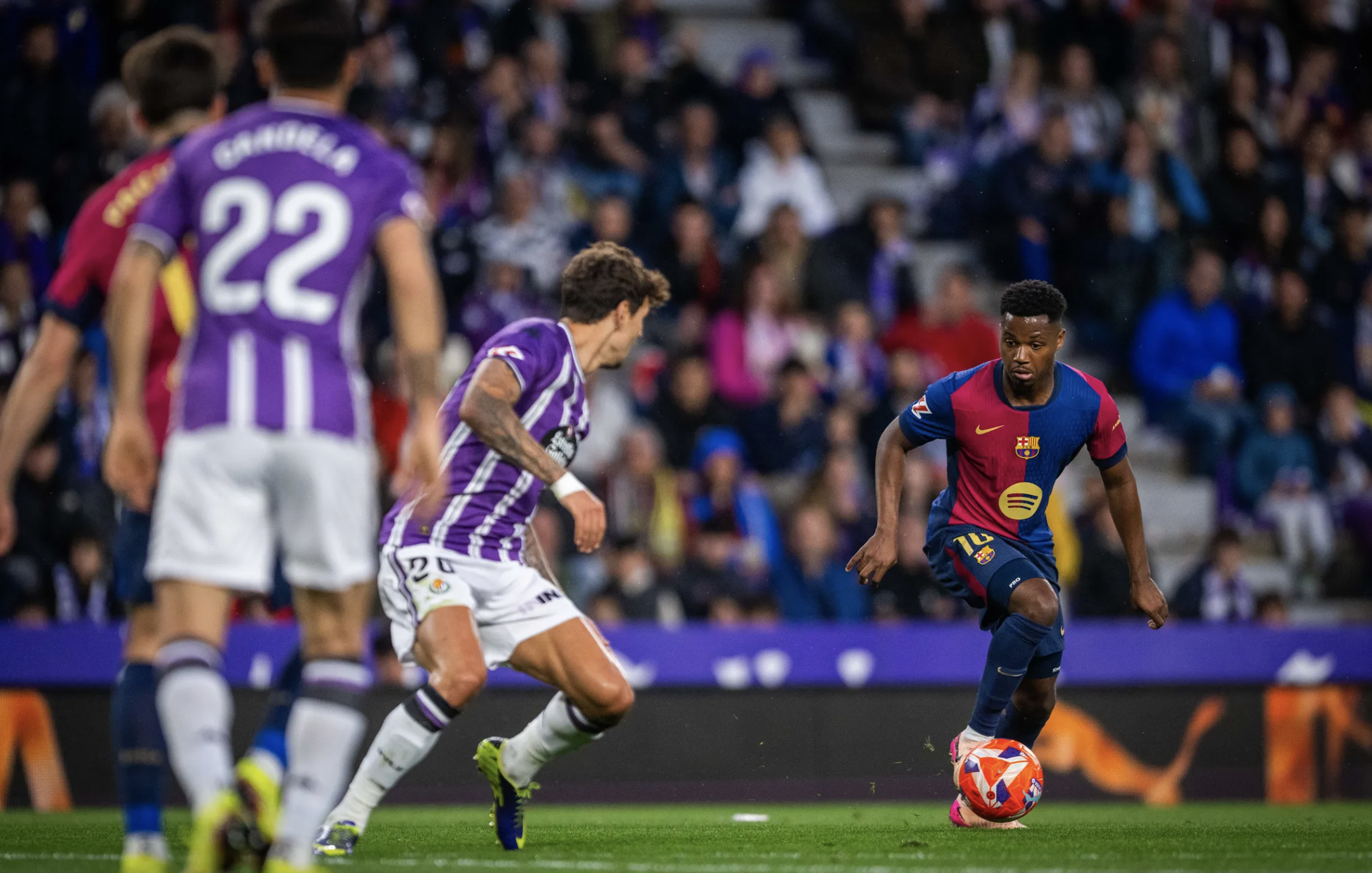 Ngược d&ograve;ng chật vật hạ Valladolid, Barcelona chờ chung kết sớm ở El Clasico- Ảnh 1.