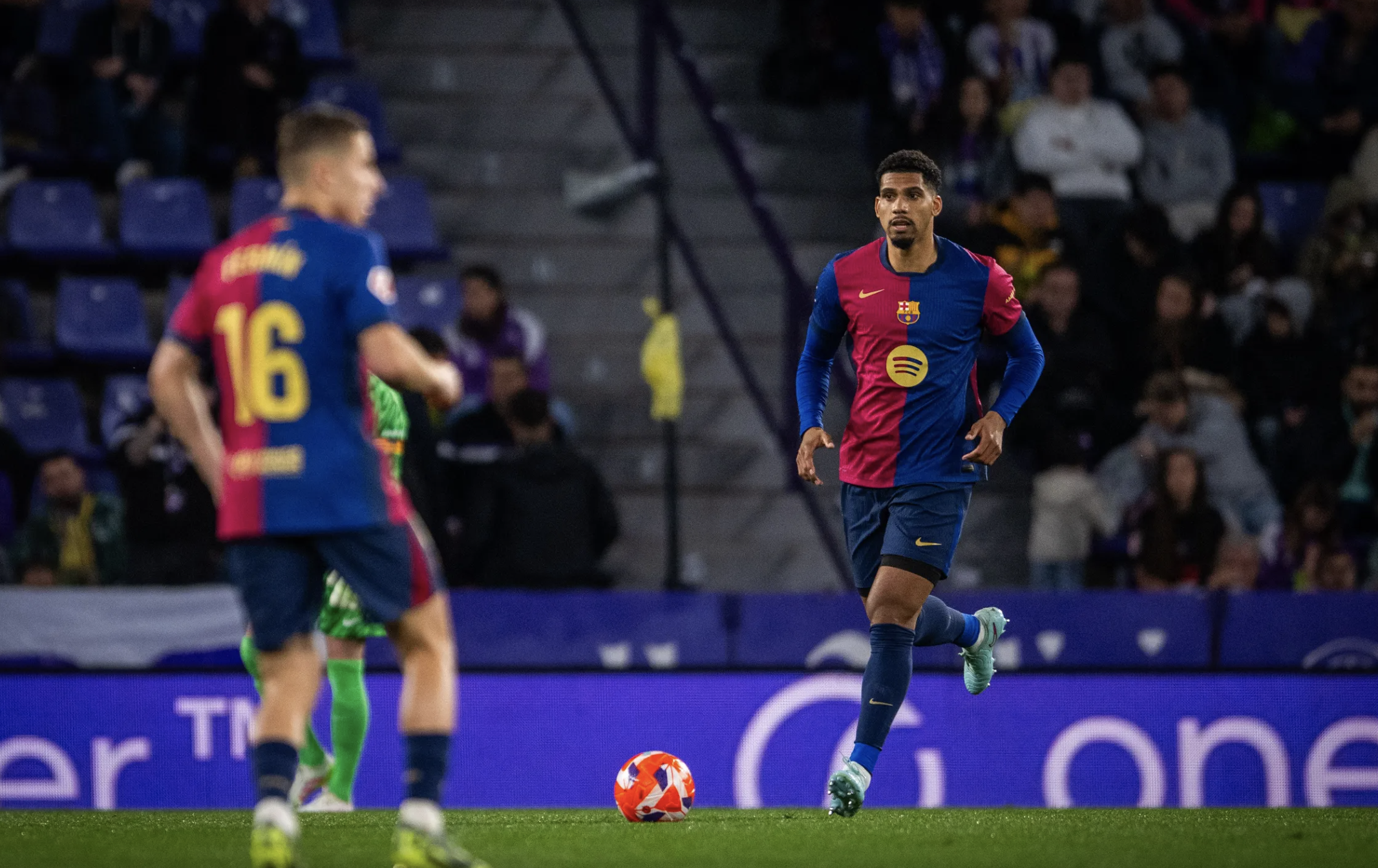 Ngược d&ograve;ng chật vật hạ Valladolid, Barcelona chờ chung kết sớm ở El Clasico- Ảnh 3.