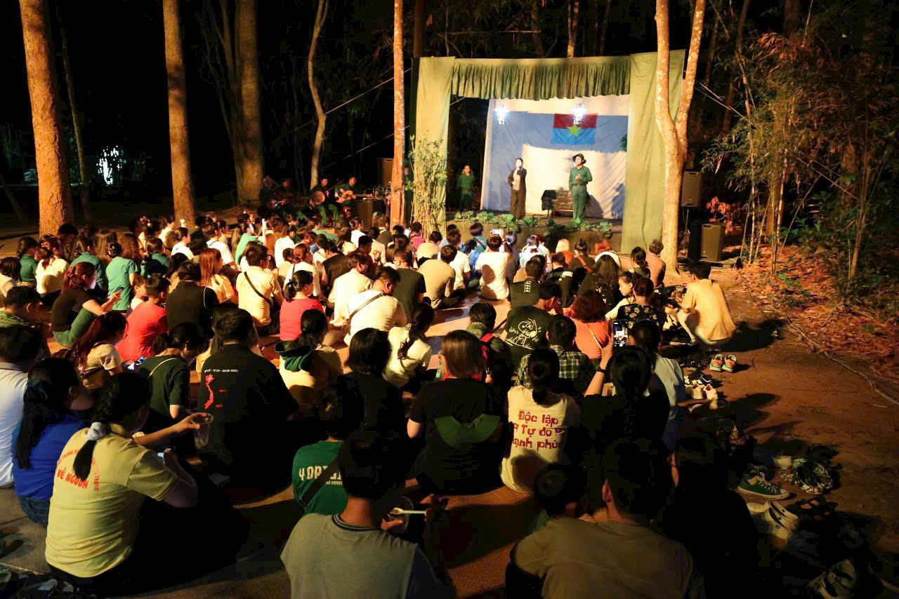 Dịp lễ 30-4: Rợp khách đi Suối Tiên, Củ Chi, tour Biệt động Sài Gòn - Ảnh 7.