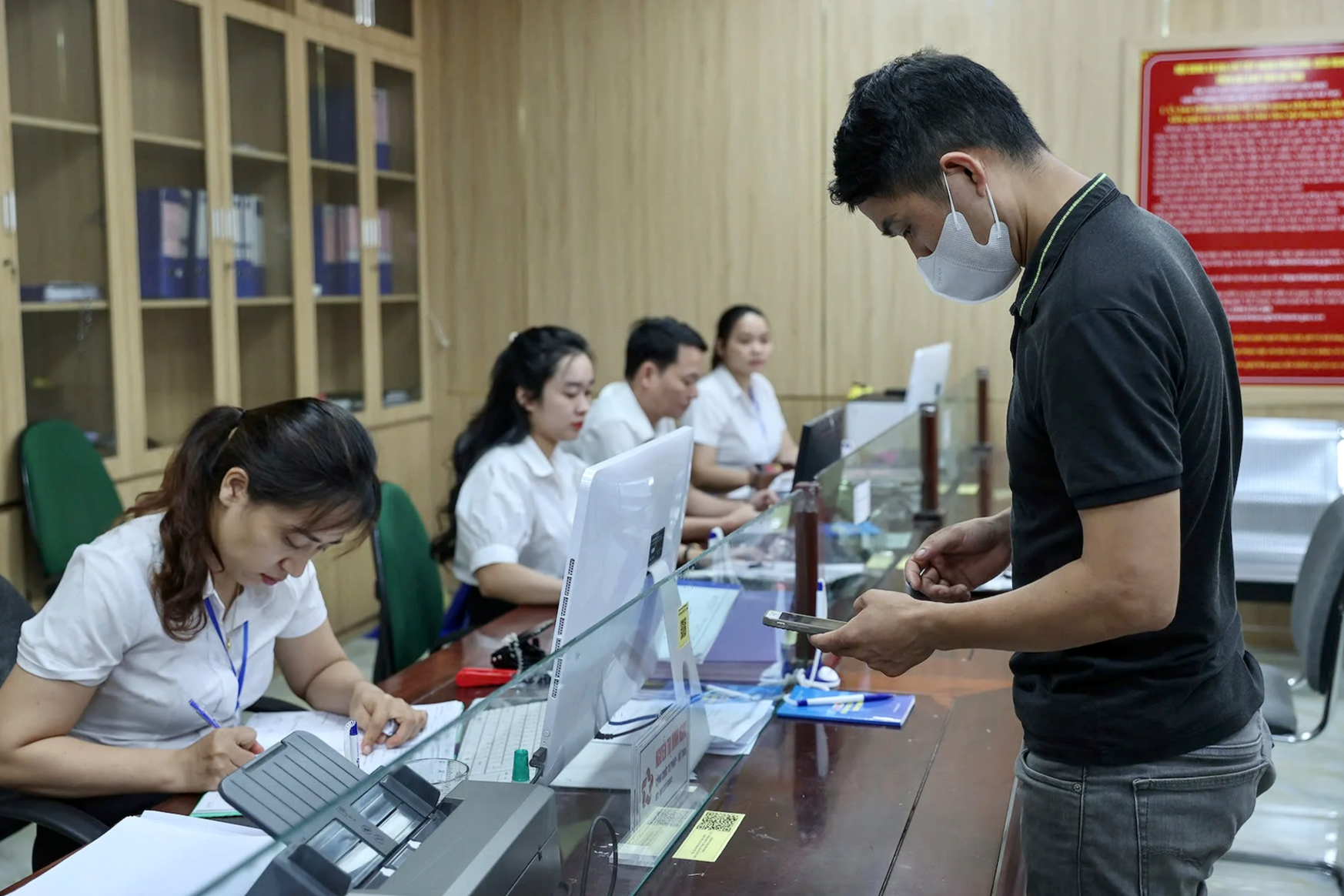 Sau s&aacute;p nhập x&atilde;, những chức danh n&agrave;o kh&ocirc;ng c&ograve;n? - Ảnh 1.