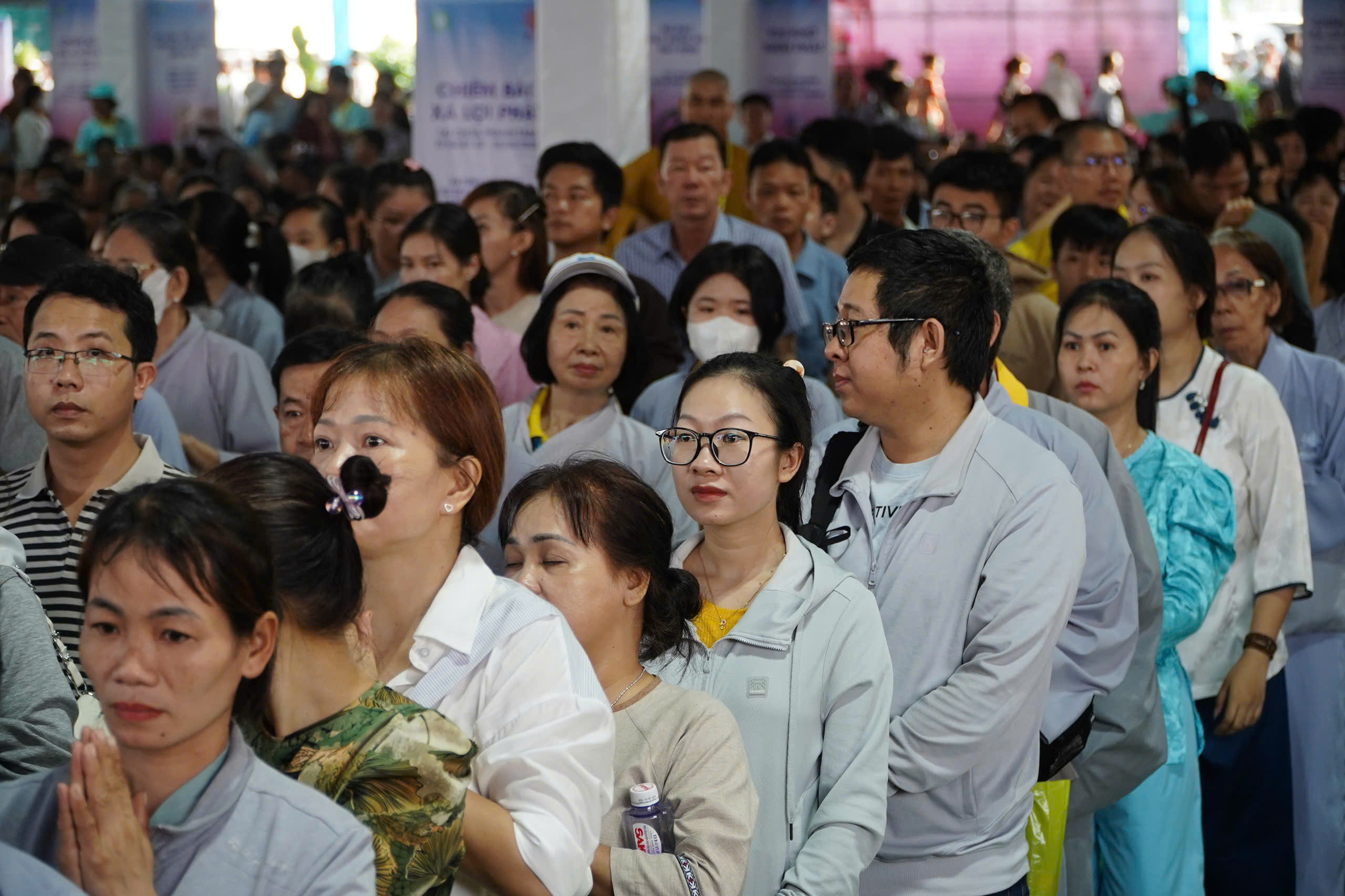 Ghi nhận sáng đầu tiên khai mở chiêm bái Xá lợi Đức Phật tại chùa Thanh Tâm- Ảnh 6.