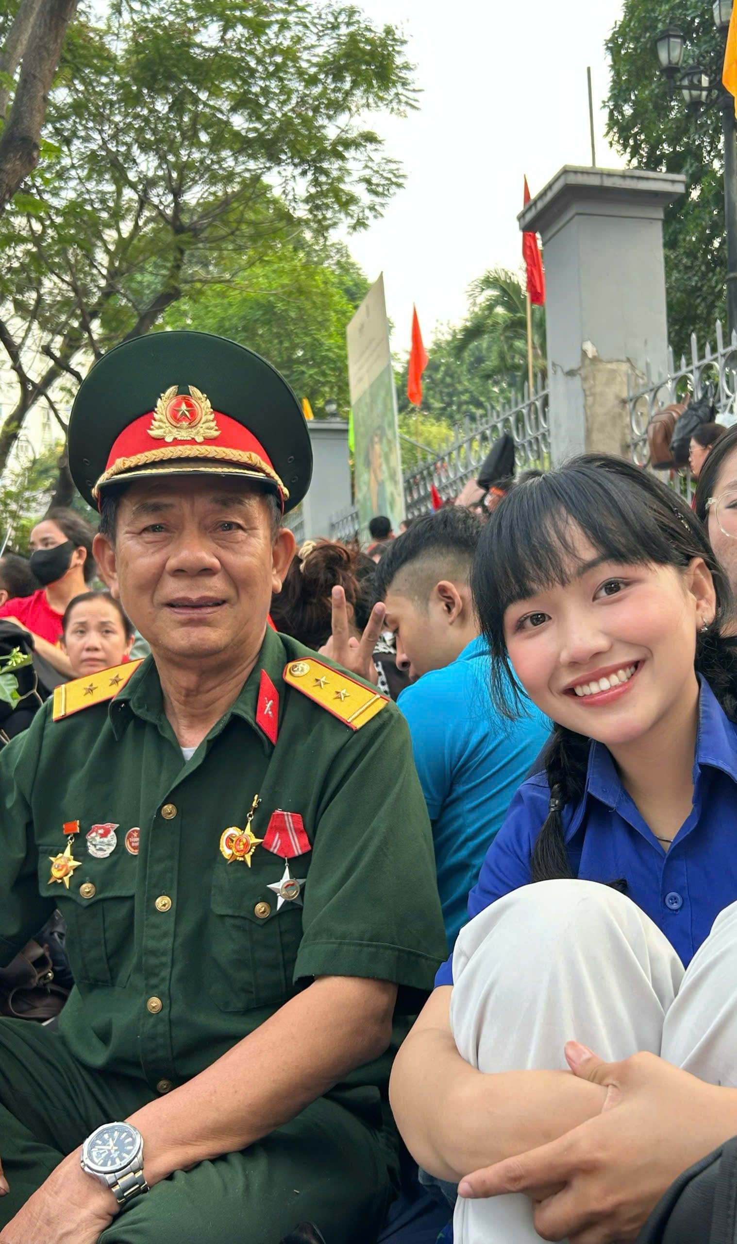 Nh&oacute;m sinh vi&ecirc;n "giải cứu" cựu chiến binh - Ảnh 5.