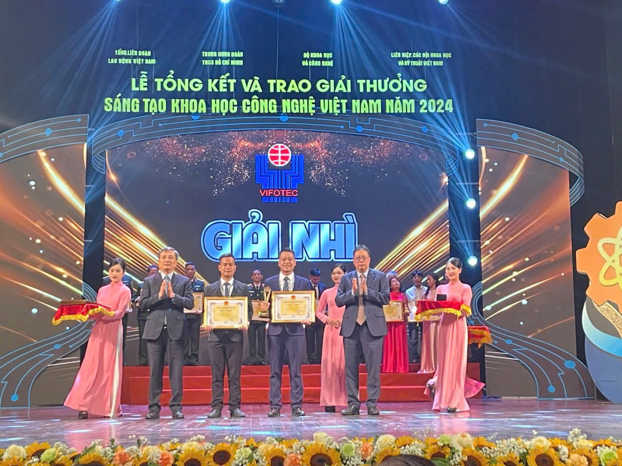 EVNCPC gi&agrave;nh 5 giải thưởng tại Giải thưởng S&aacute;ng tạo khoa học c&ocirc;ng nghệ Việt Nam năm 2024- Ảnh 4.
