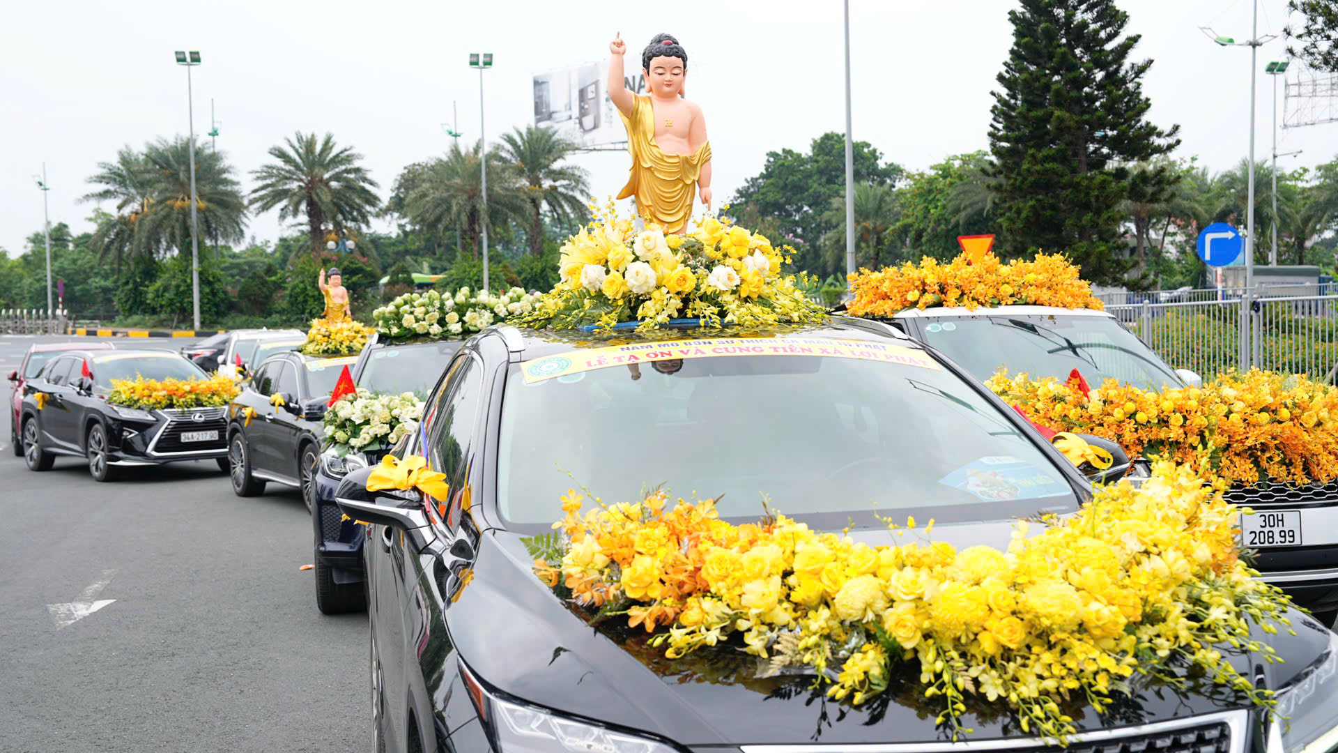 Cung tiễn xá lợi Đức Phật tại sân bay Nội Bài - Ảnh 1.
