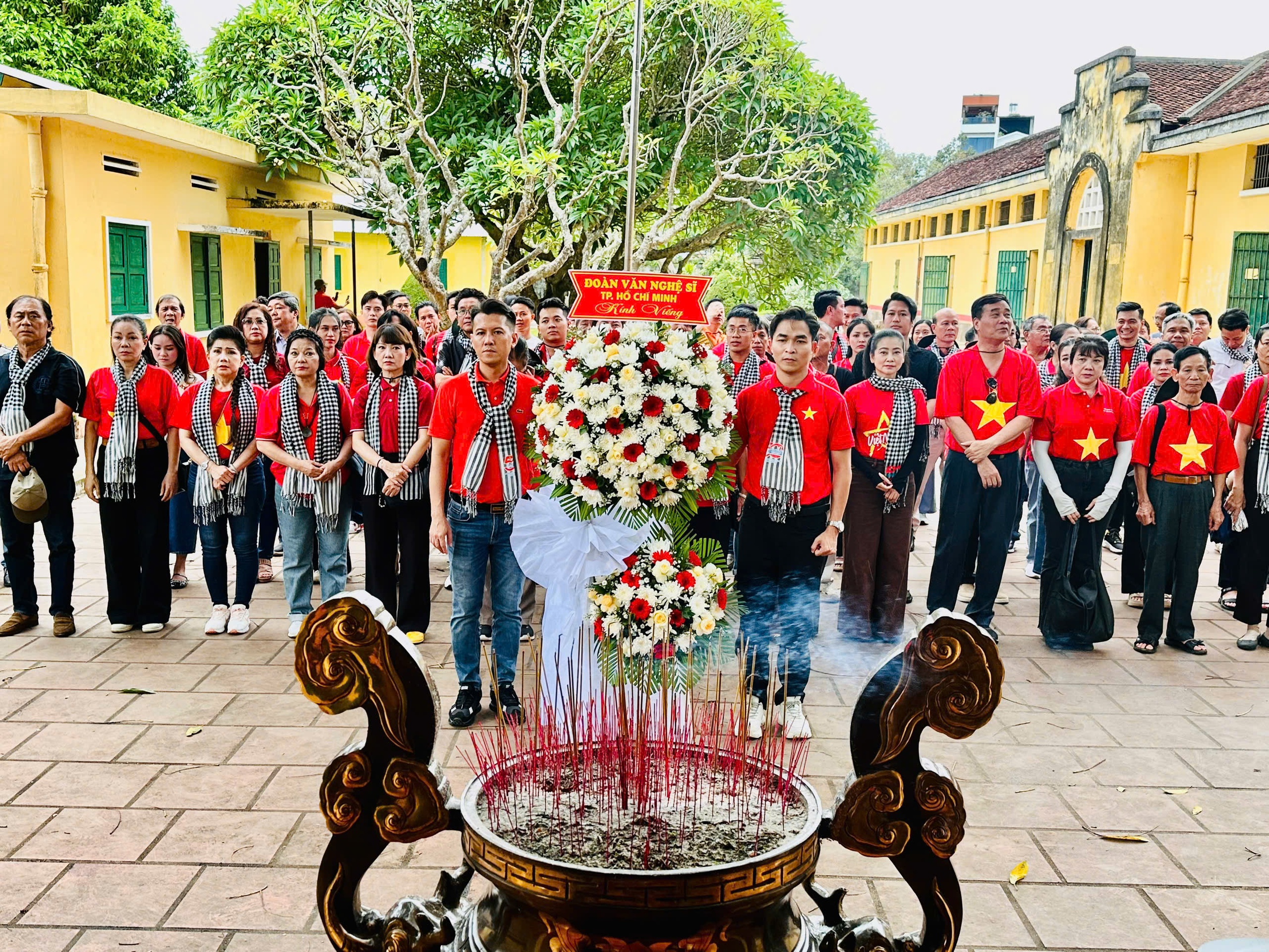 “Theo dấu chân cuộc Tổng tiến công và nổi dậy mùa Xuân 1975”: Về Buôn Ma Thuột - tìm về ký ức kiên cường, kết nối các thế hệ văn nghệ sĩ - Ảnh 1.