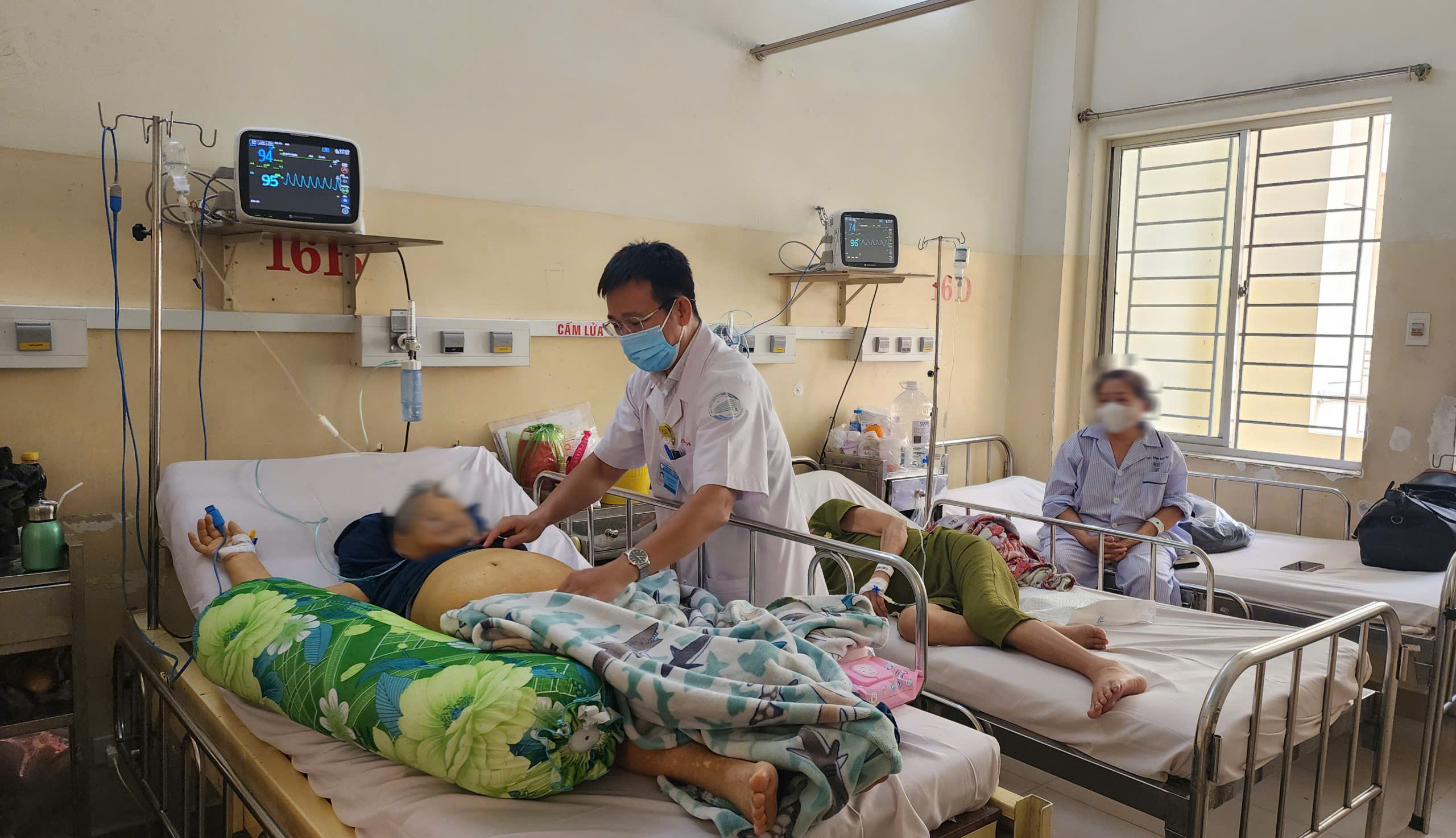 Ca mắc COVID-19 tại TP HCM tăng nhanh do biến thể NB.1.8.1 - Ảnh 1.