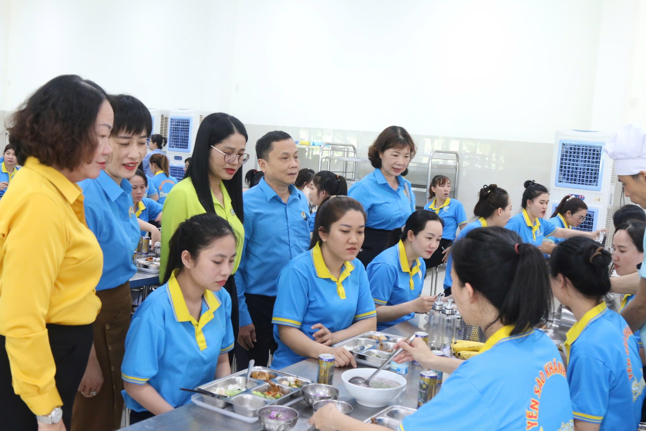 Sanvinest Khánh Hòa: Bữa cơm Công đoàn, gắn kết người lao động- Ảnh 3.