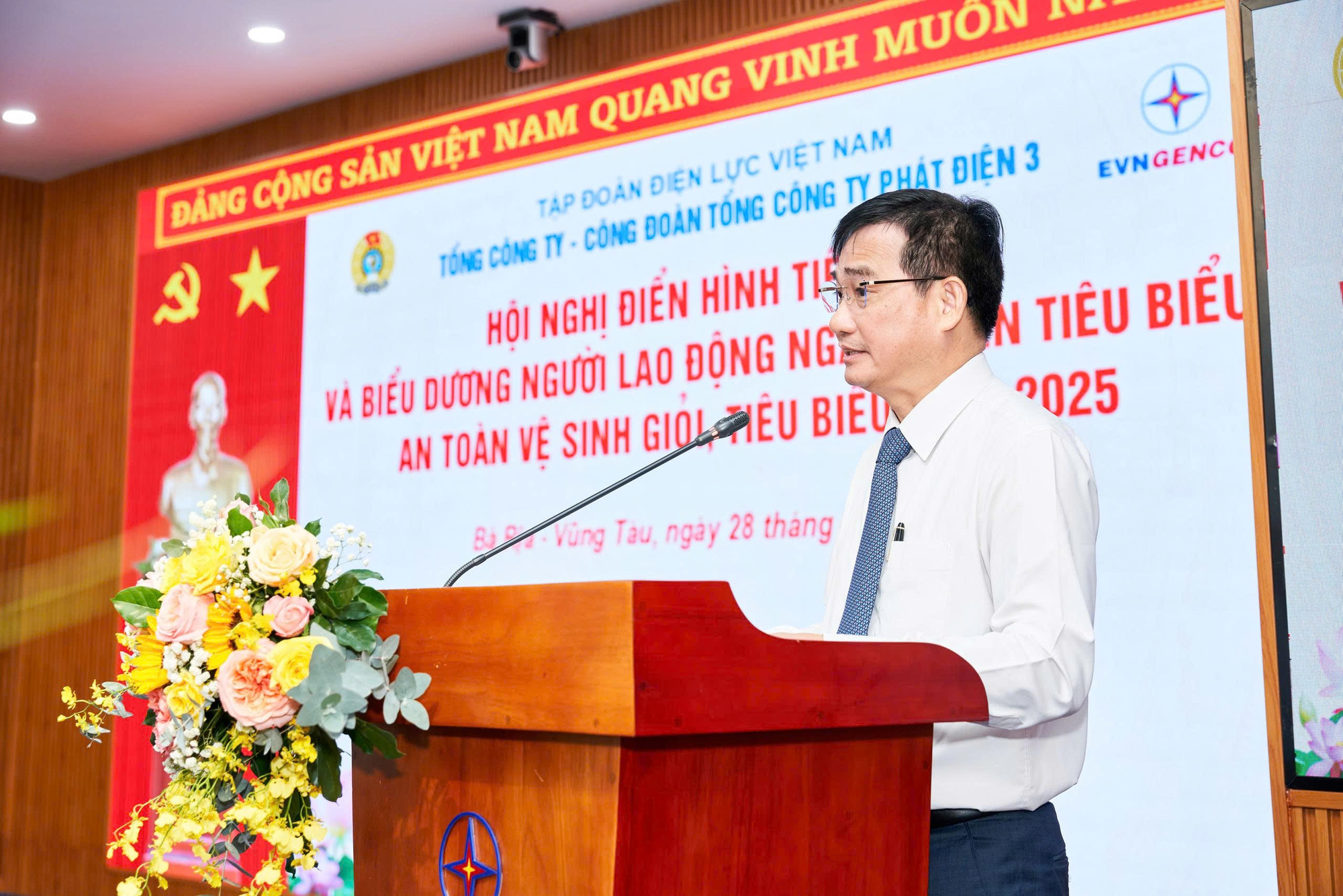 EVNGENCO3 tuy&ecirc;n dương c&aacute; nh&acirc;n ti&ecirc;u biểu, ph&aacute;t động phong tr&agrave;o thi đua s&aacute;ng tạo- Ảnh 1.