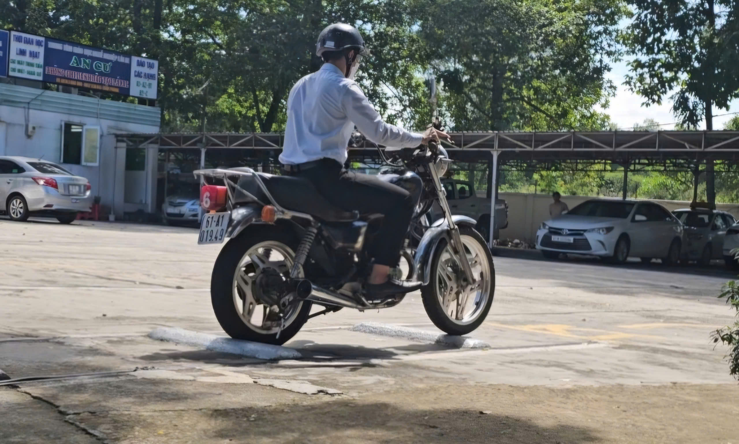 Những h&igrave;nh ảnh về kỳ s&aacute;t hạch l&aacute;i xe đầu ti&ecirc;n được Cảnh s&aacute;t giao th&ocirc;ng B&igrave;nh Dương tổ chức- Ảnh 5.
