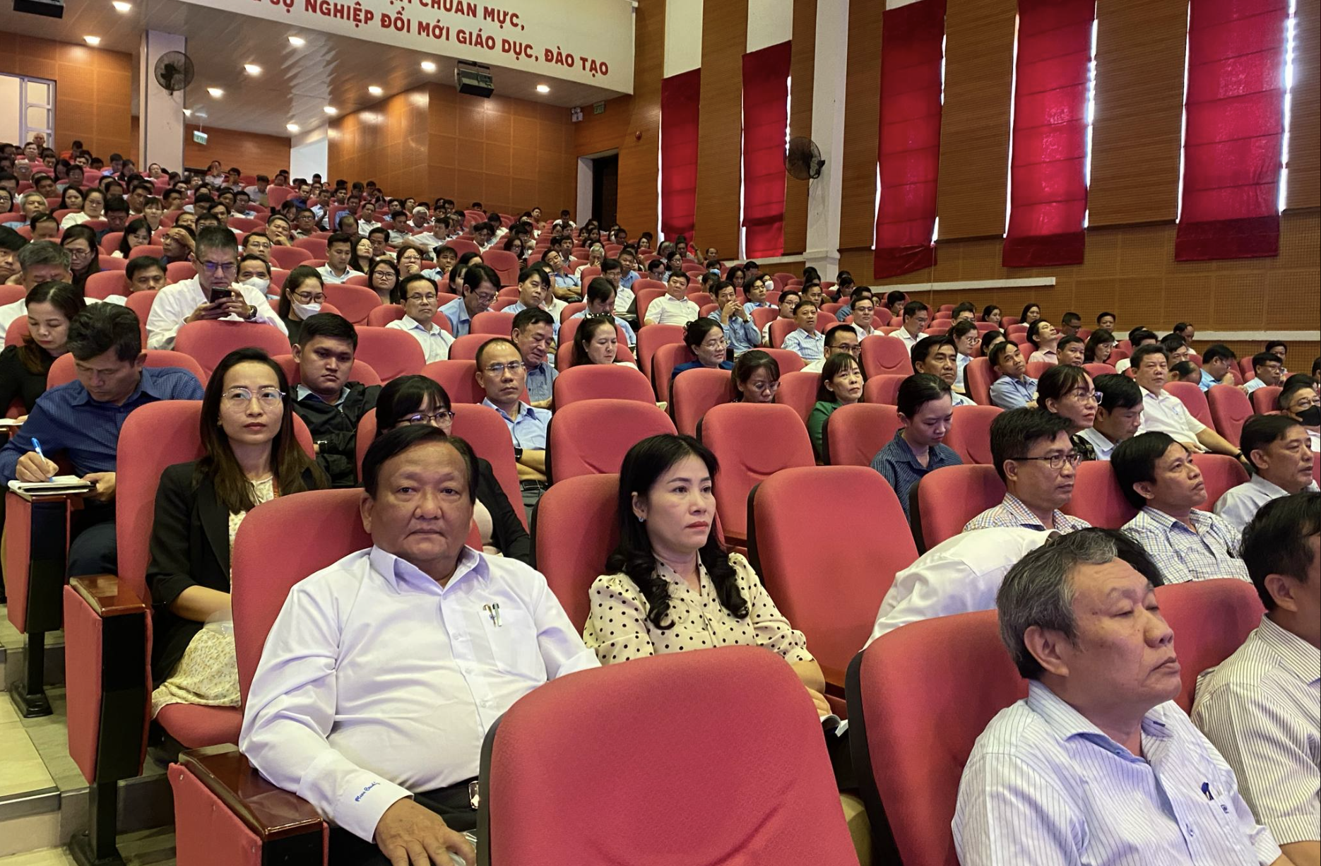 Thi tốt nghiệp THPT 2025: Th&iacute; sinh n&agrave;o được mang Atlat v&agrave;o ph&ograve;ng thi? - Ảnh 2.