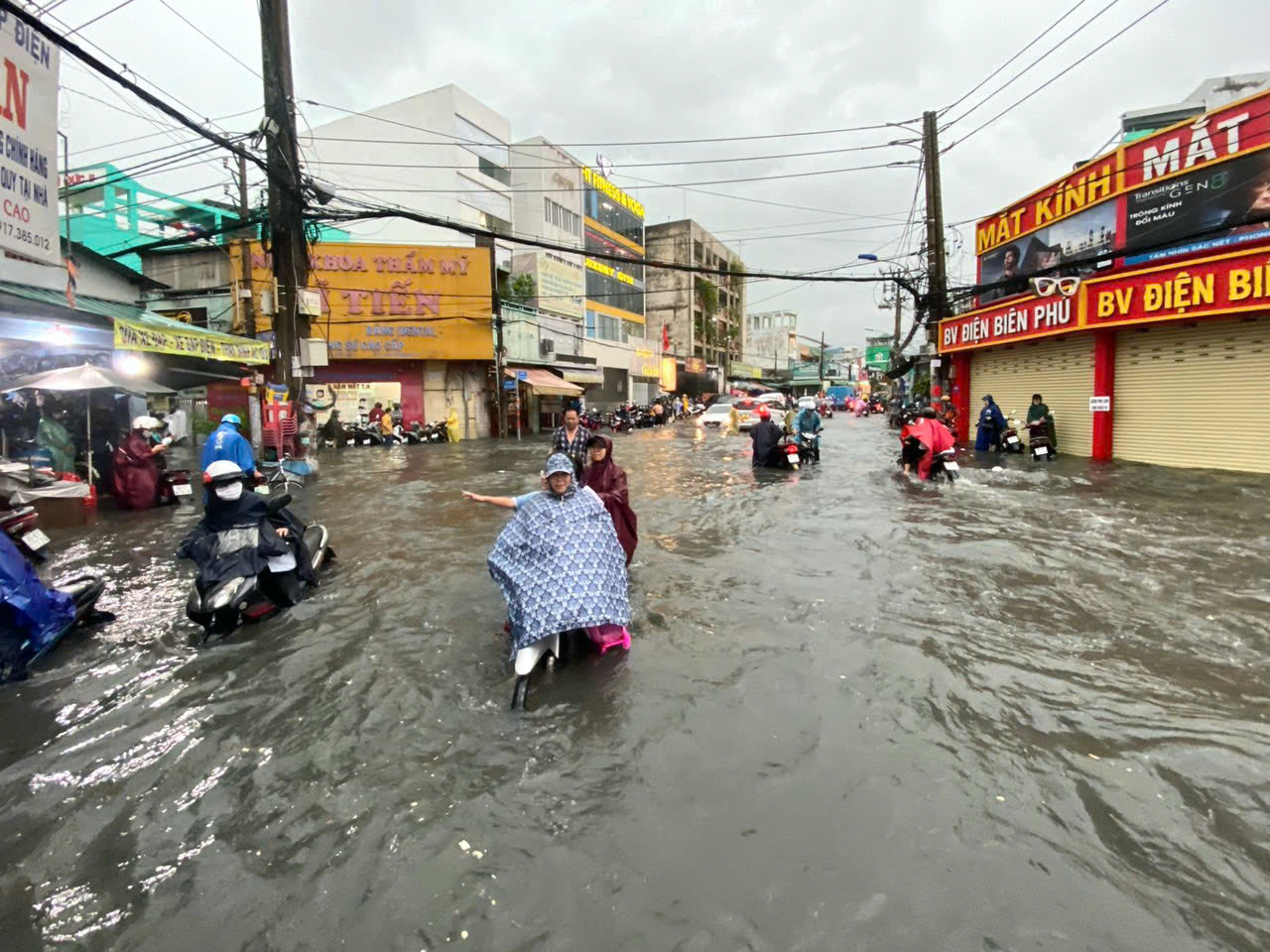 Lo lắng cũ trong m&ugrave;a mưa mới - Ảnh 1.
