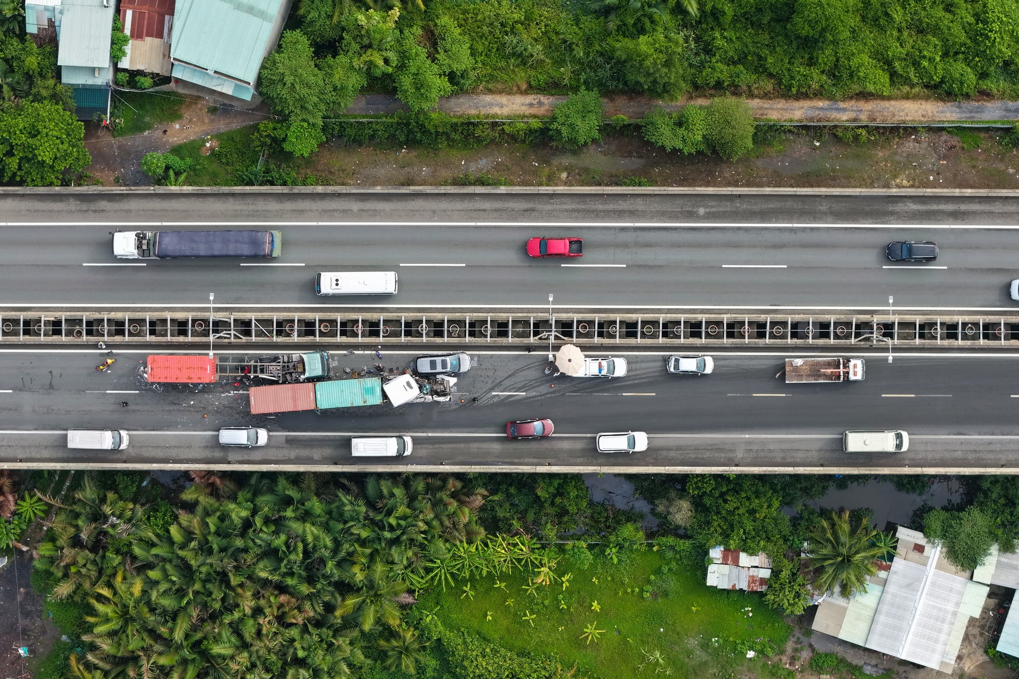 Tai nạn liên hoàn gây ùn tắc kéo dài trên cao tốc TP HCM - Long Thành - Dầu Giây- Ảnh 4.