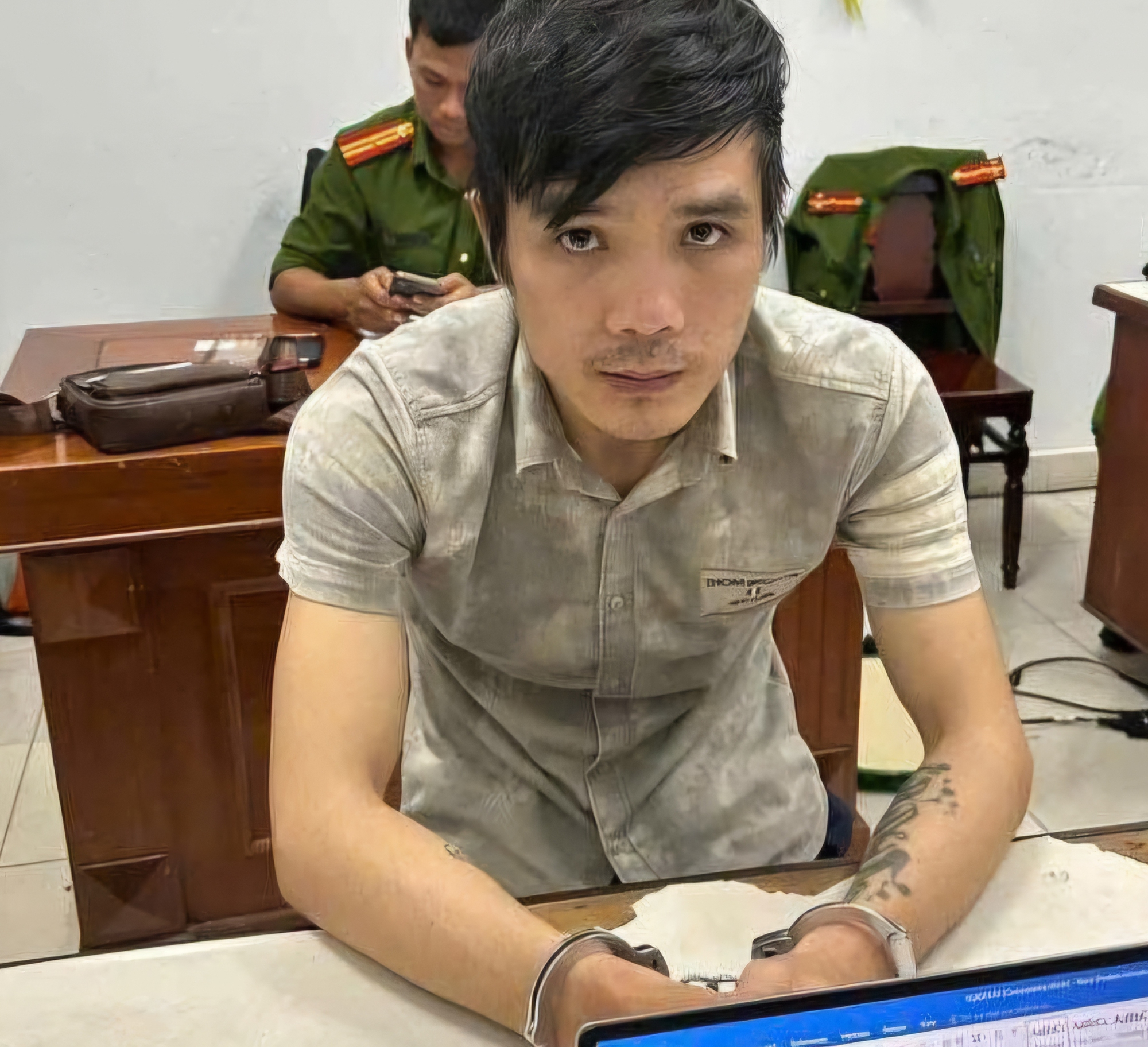 Ch&acirc;n tướng đối tượng tr&agrave; trộn v&agrave;o đ&aacute;m đ&ocirc;ng ở lễ chi&ecirc;m b&aacute;i x&aacute; lợi Đức Phật tại Đ&agrave; Nẵng- Ảnh 1.