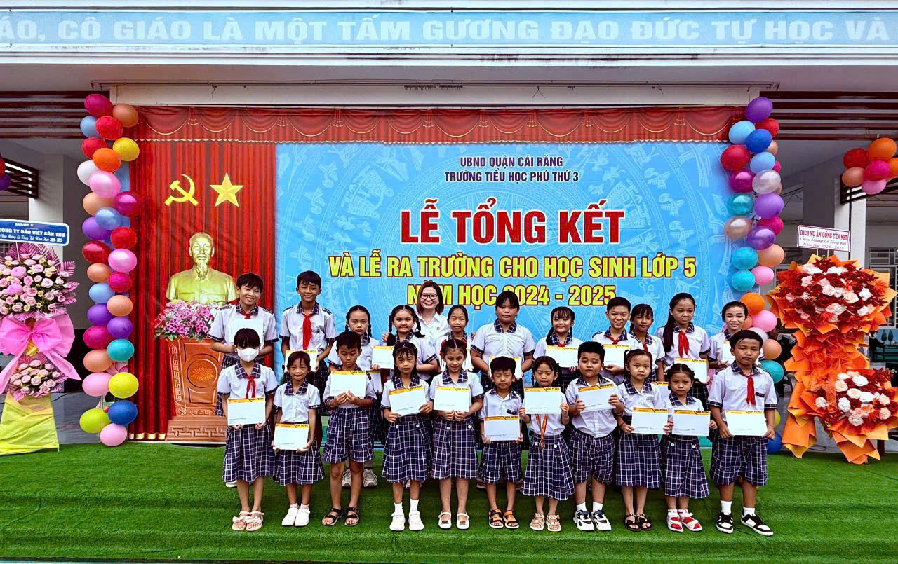 Trao học bổng cho học sinh, sinh viên dân tộc thiểu số tiêu biểu - Ảnh 26.