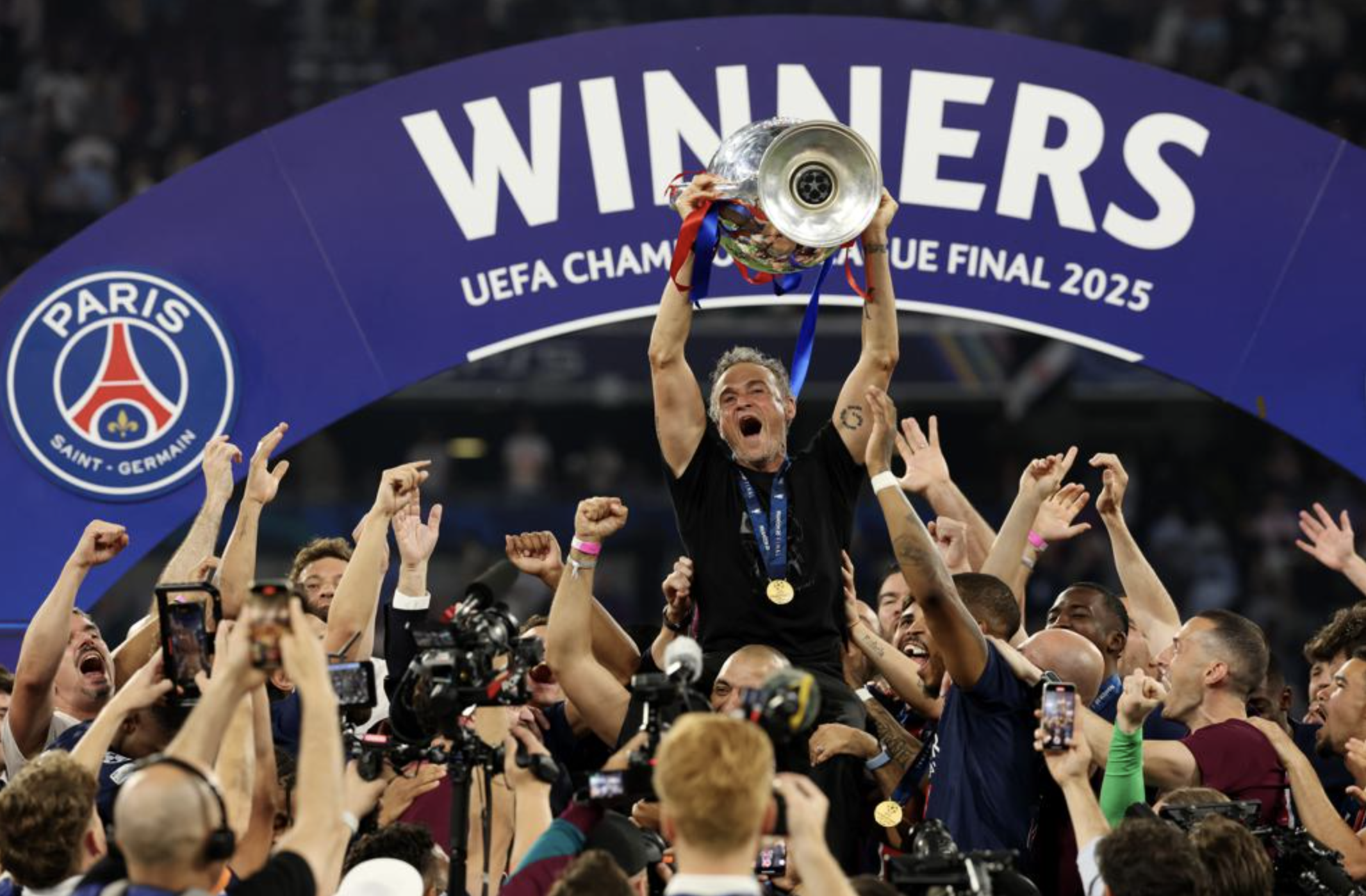 Lễ mừng cúp vô địch Champions League của PSG chìm trong máu và nước mắt- Ảnh 7.