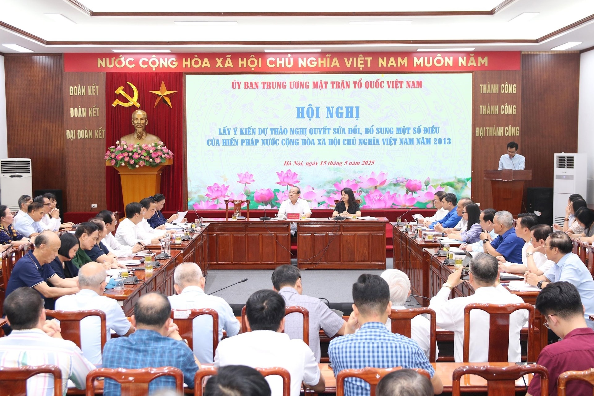Đề nghị nghiên cứu giữ lại đơn vị hành chính thị trấn, thị xã, thành phố thuộc tỉnh- Ảnh 1.
