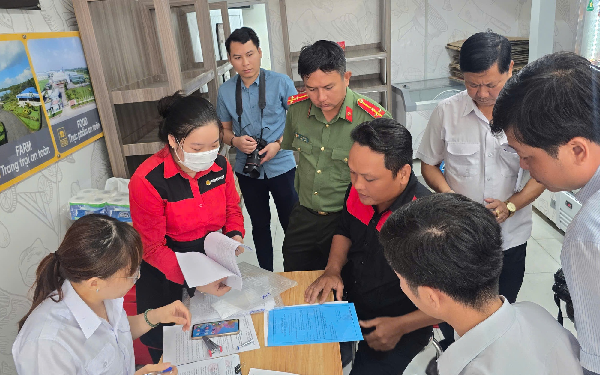 Vụ cửa hàng của C.P. Việt Nam bị "tố" bán thịt heo bệnh: Thông tin mới từ đoàn kiểm tra