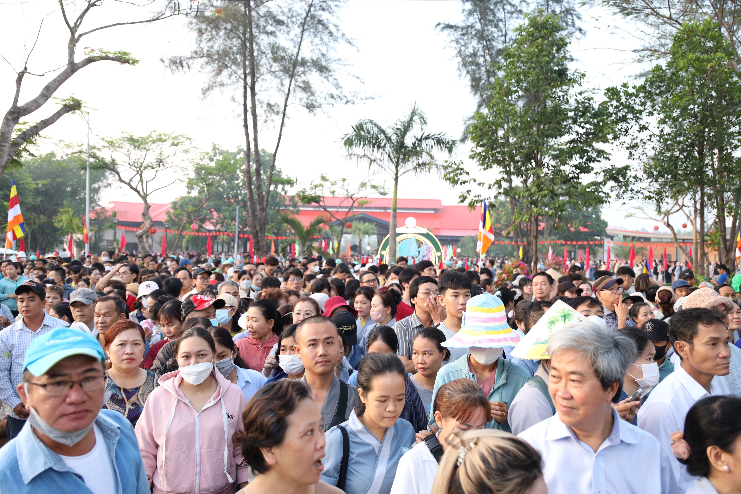 TP HCM: Hàng ngàn người đang hướng về chùa Thanh Tâm- Ảnh 10.