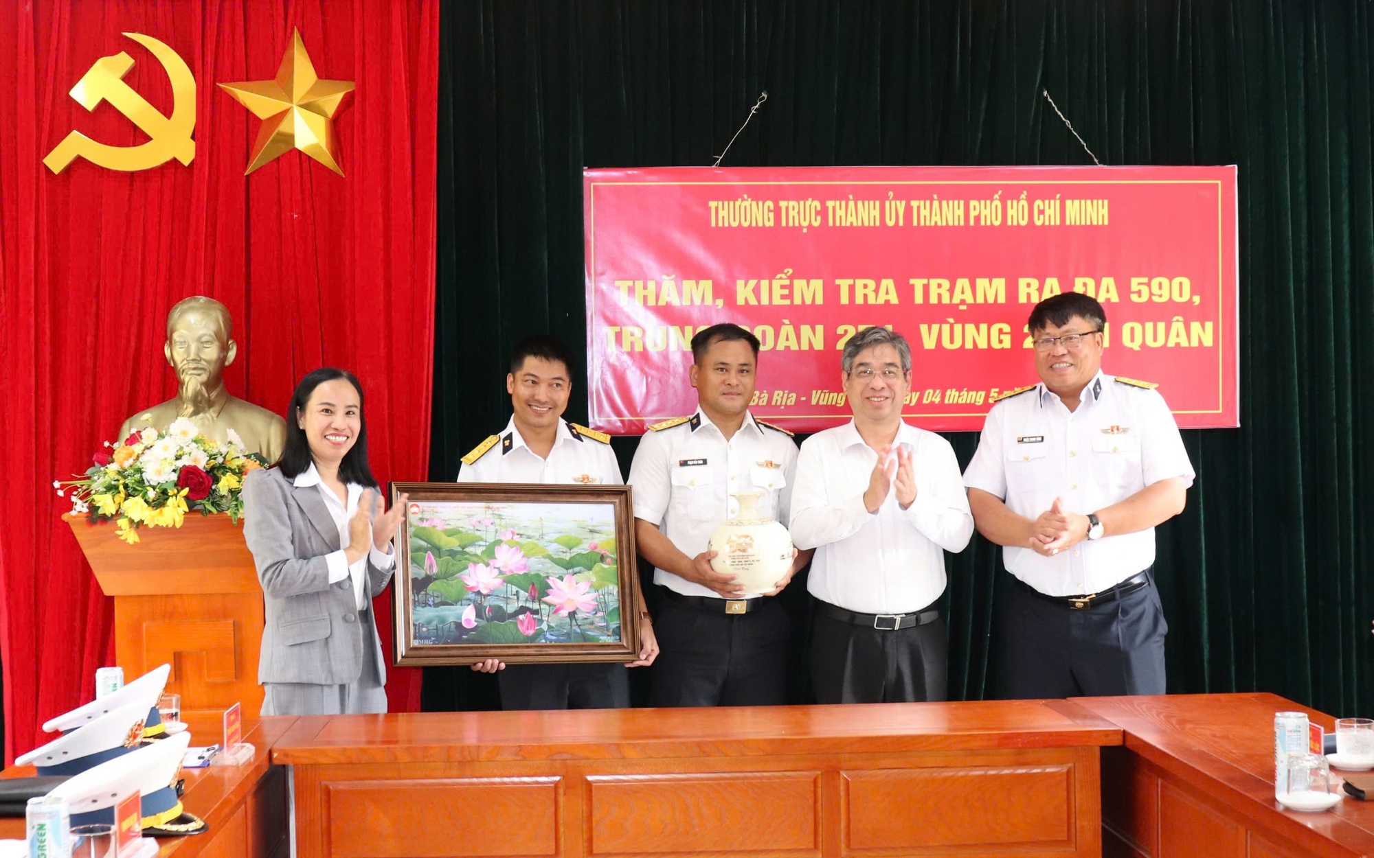 Lãnh đạo TP HCM động viên lực lượng vũ trang tại Côn Đảo