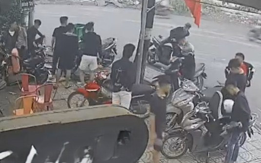 Rượt đuổi, ẩu đả gây náo loạn ở Biên Hoà - Ảnh 4.