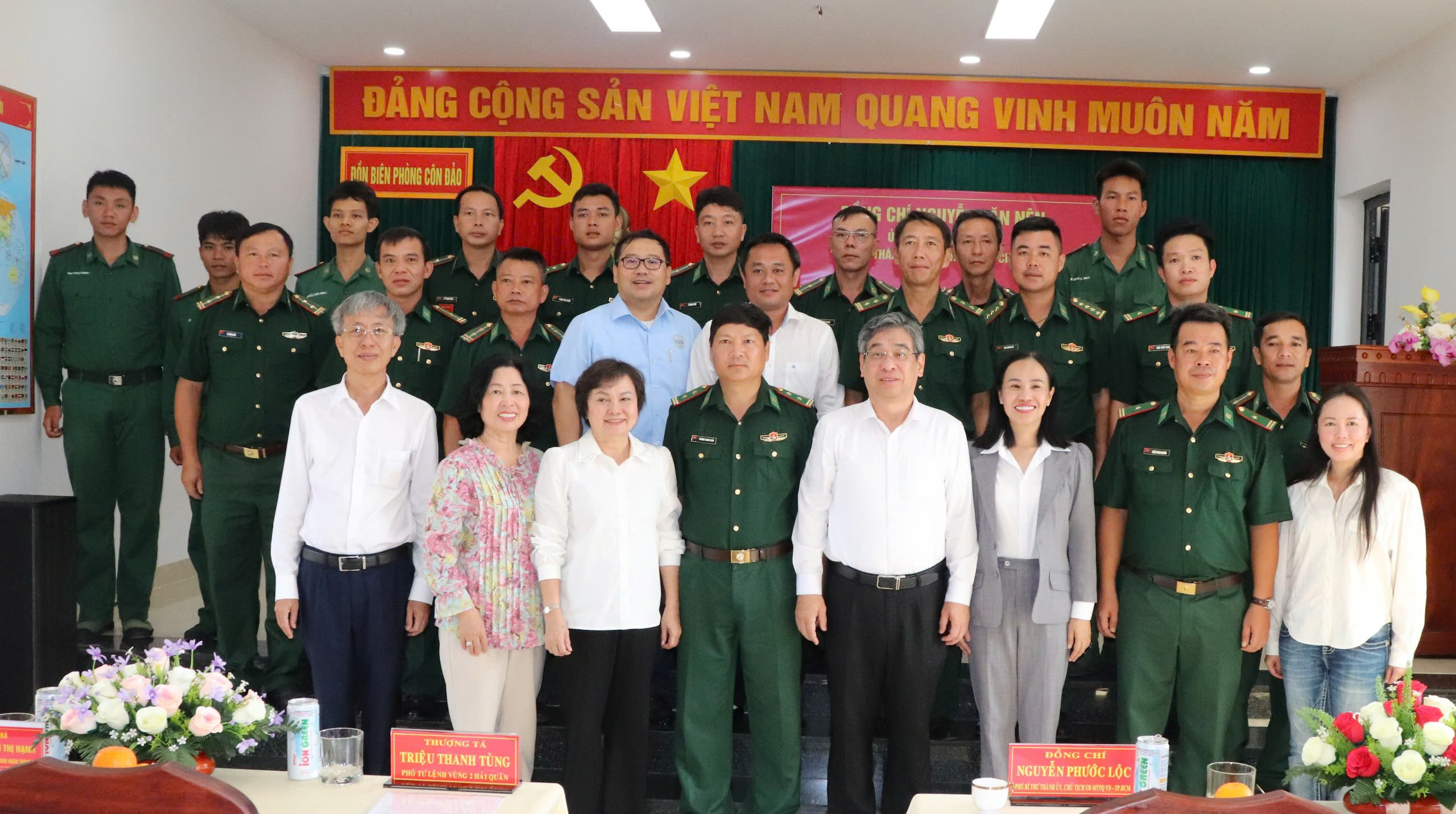 Lãnh đạo TP HCM động viên LLVT tại Côn Đảo - Ảnh 2.