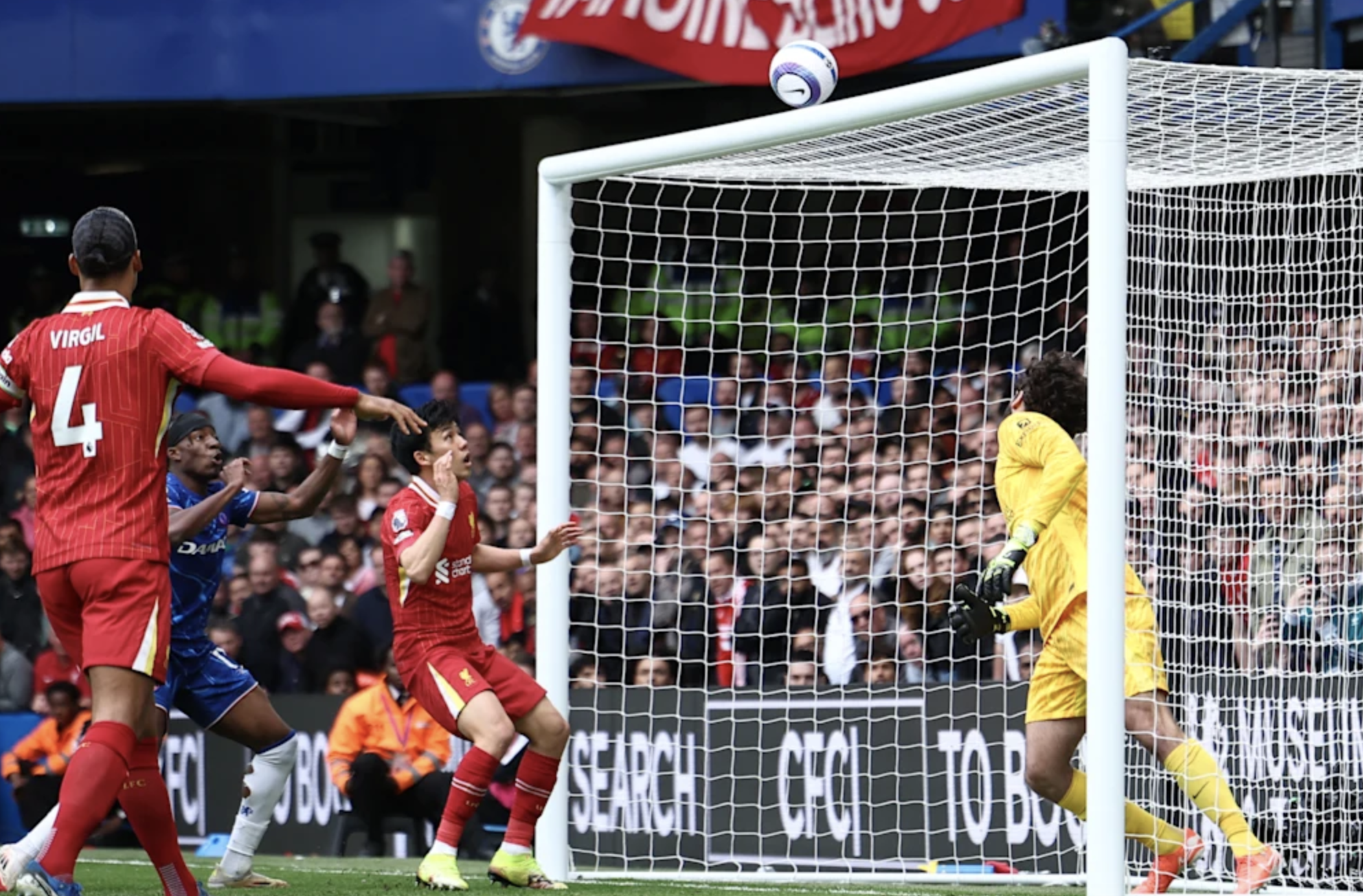 Tân vương Liverpool thảm bại, Chelsea tăng tốc đua Top 5 Ngoại hạng- Ảnh 3.