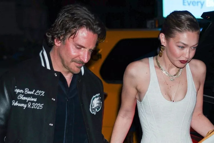 Gigi Hadid c&ocirc;ng khai ảnh h&ocirc;n t&agrave;i tử Bradley Cooper - Ảnh 3.